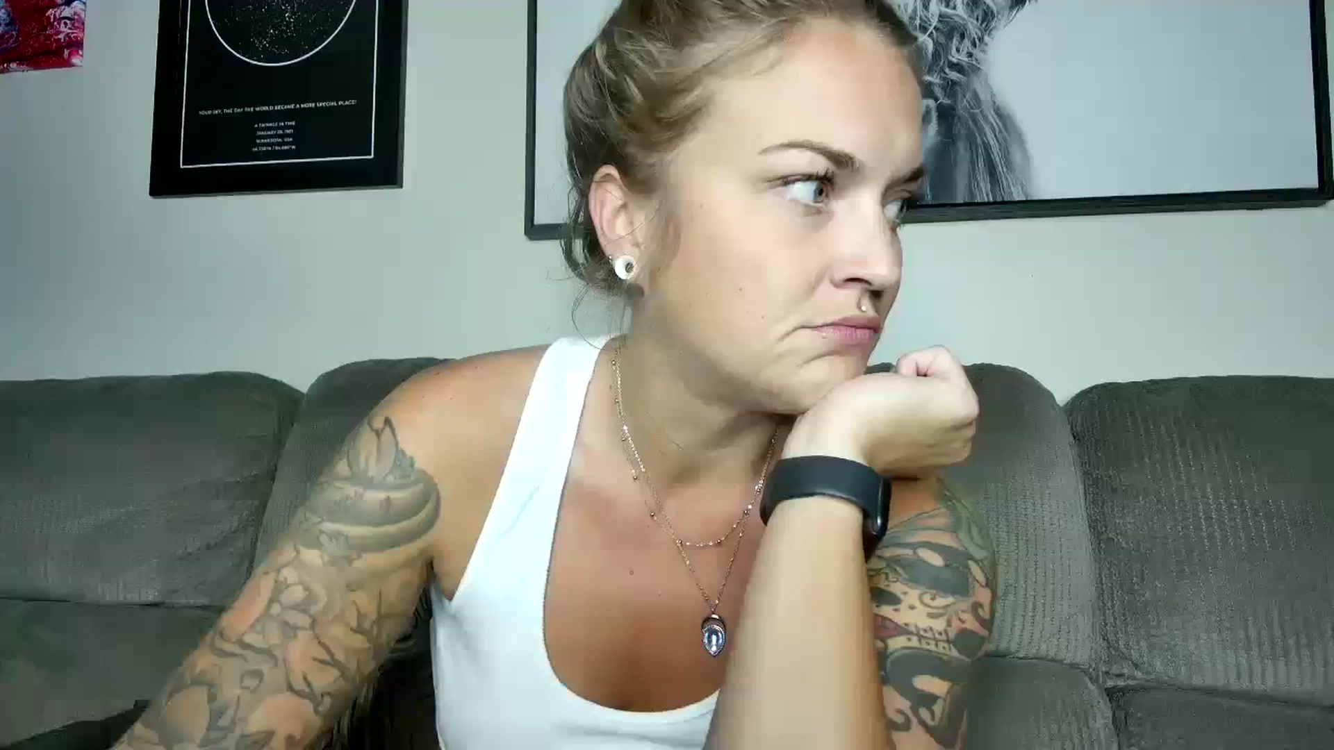 Gallery image thumbnail from Rose_Kitten's myfreecams stream on, 09/20/2023, 01:49 image 12 of 20