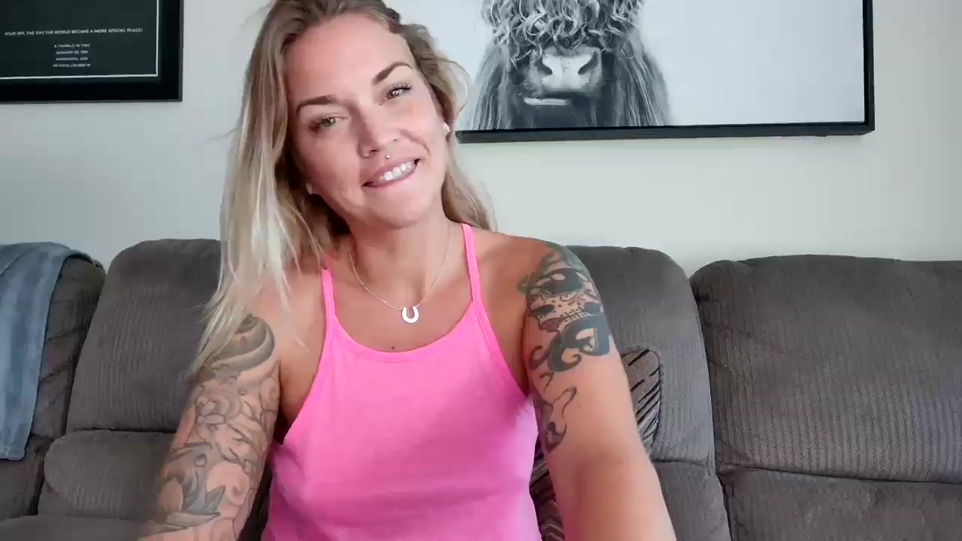 Gallery image thumbnail from Rose_Kitten's myfreecams stream on, 10/03/2023, 20:19 image 7 of 20