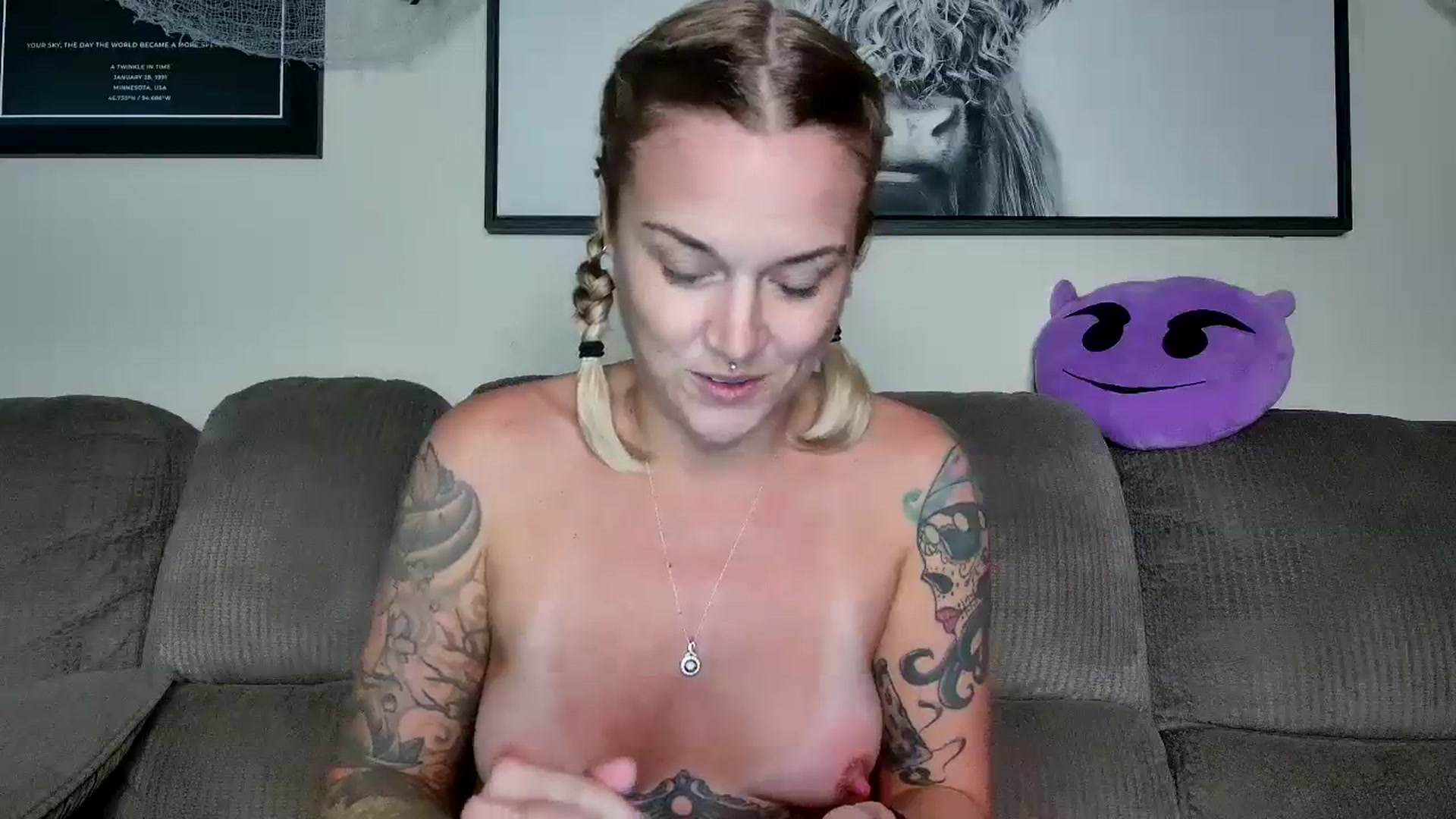 Gallery image thumbnail from Rose_Kitten's myfreecams stream on, 10/18/2023, 01:06 image 20 of 20
