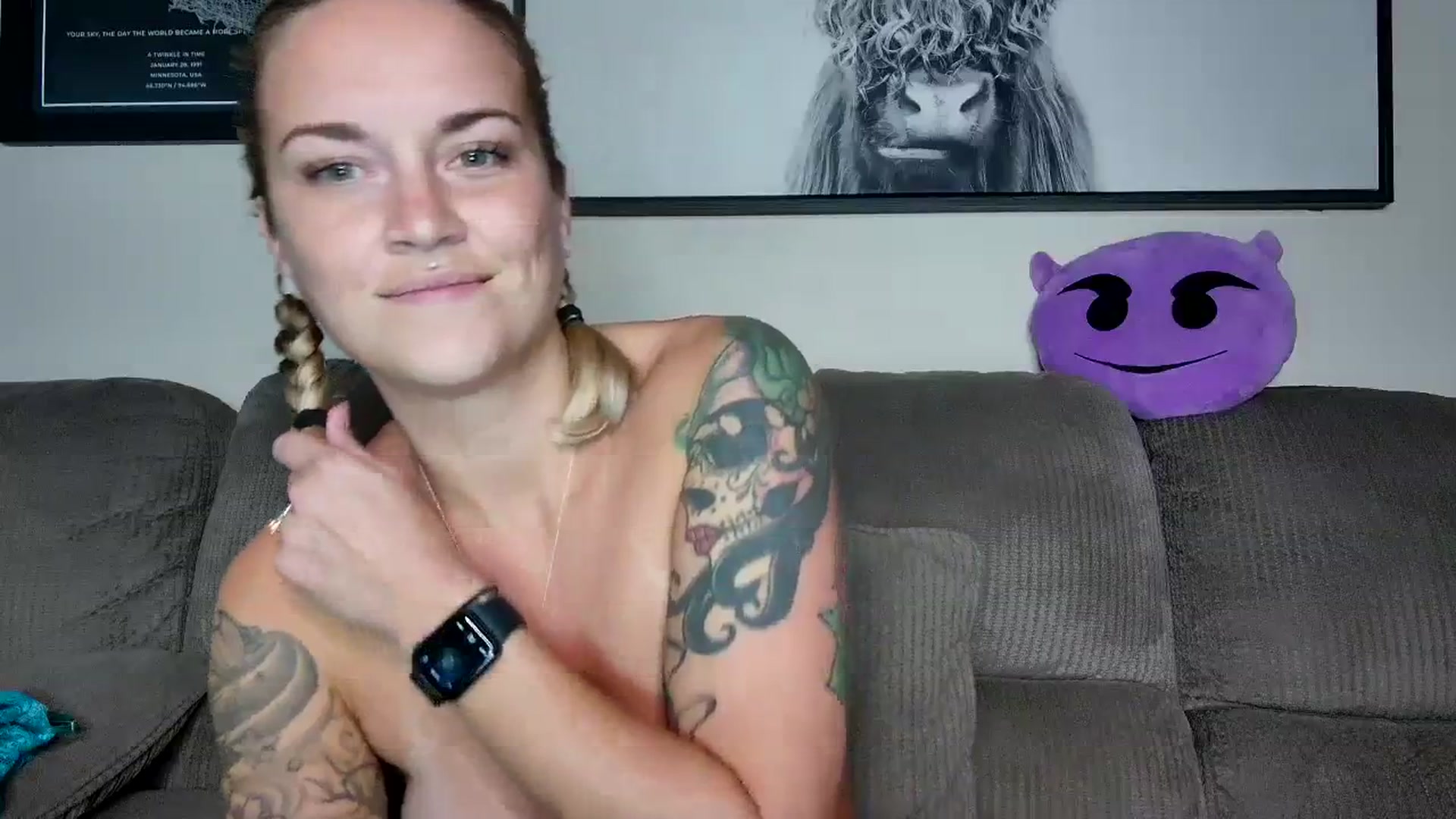 Gallery image thumbnail from Rose_Kitten's myfreecams stream on, 10/18/2023, 01:06 image 13 of 20
