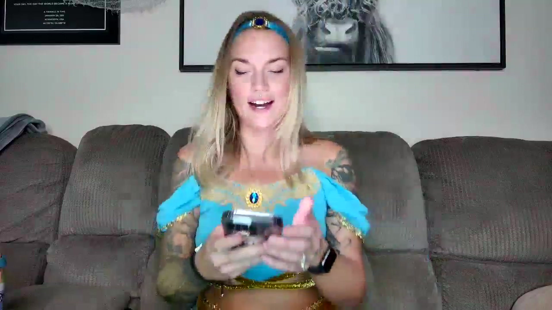 Gallery image thumbnail from Rose_Kitten's myfreecams stream on, 10/23/2023, 23:38 image 6 of 20