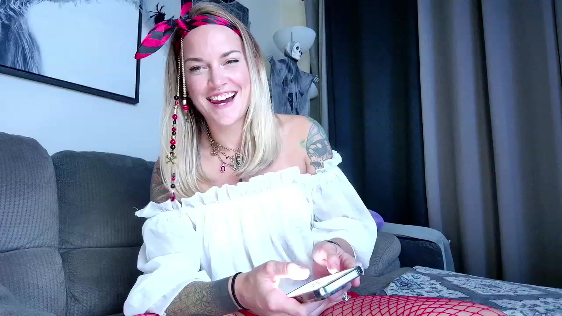 Gallery image thumbnail from Rose_Kitten's myfreecams stream on, 10/26/2023, 24:14 image 8 of 20