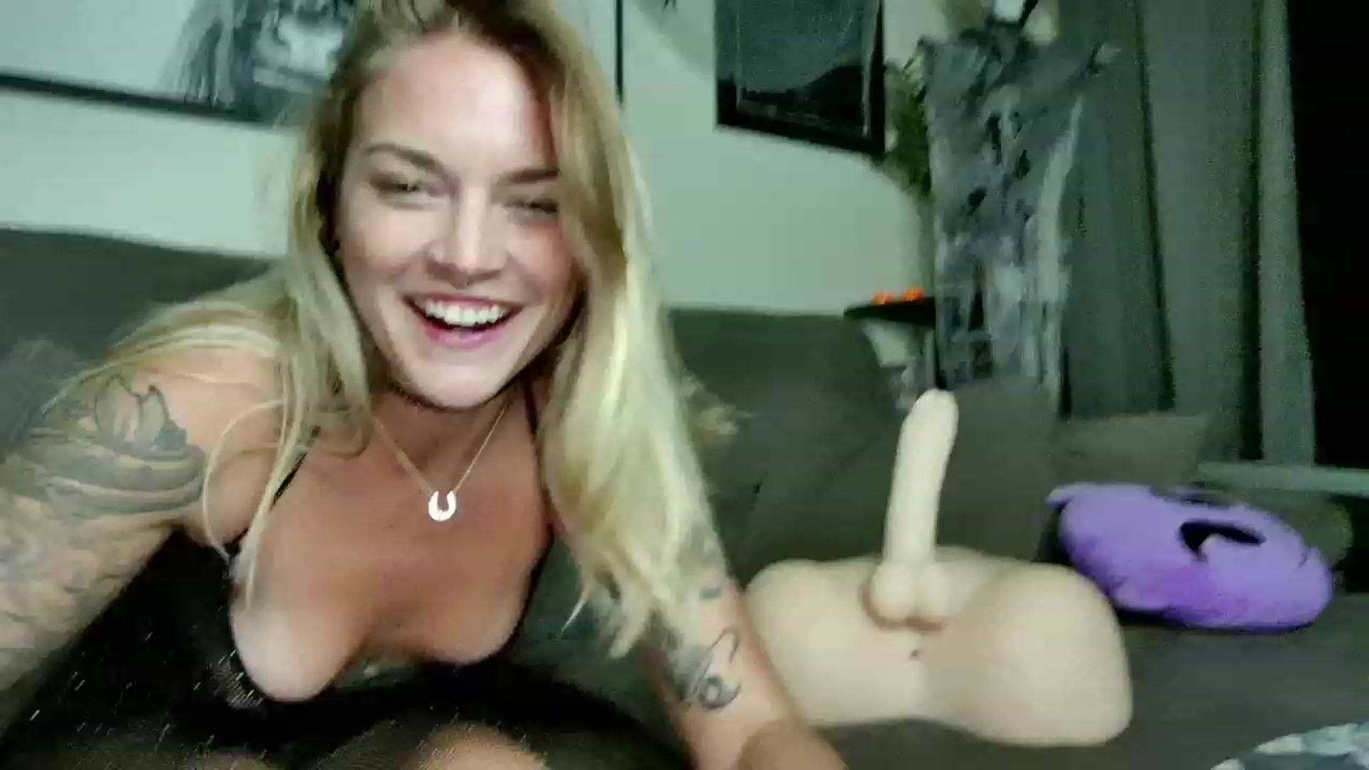 Gallery image thumbnail from Rose_Kitten's myfreecams stream on, 10/28/2023, 02:30 image 12 of 20