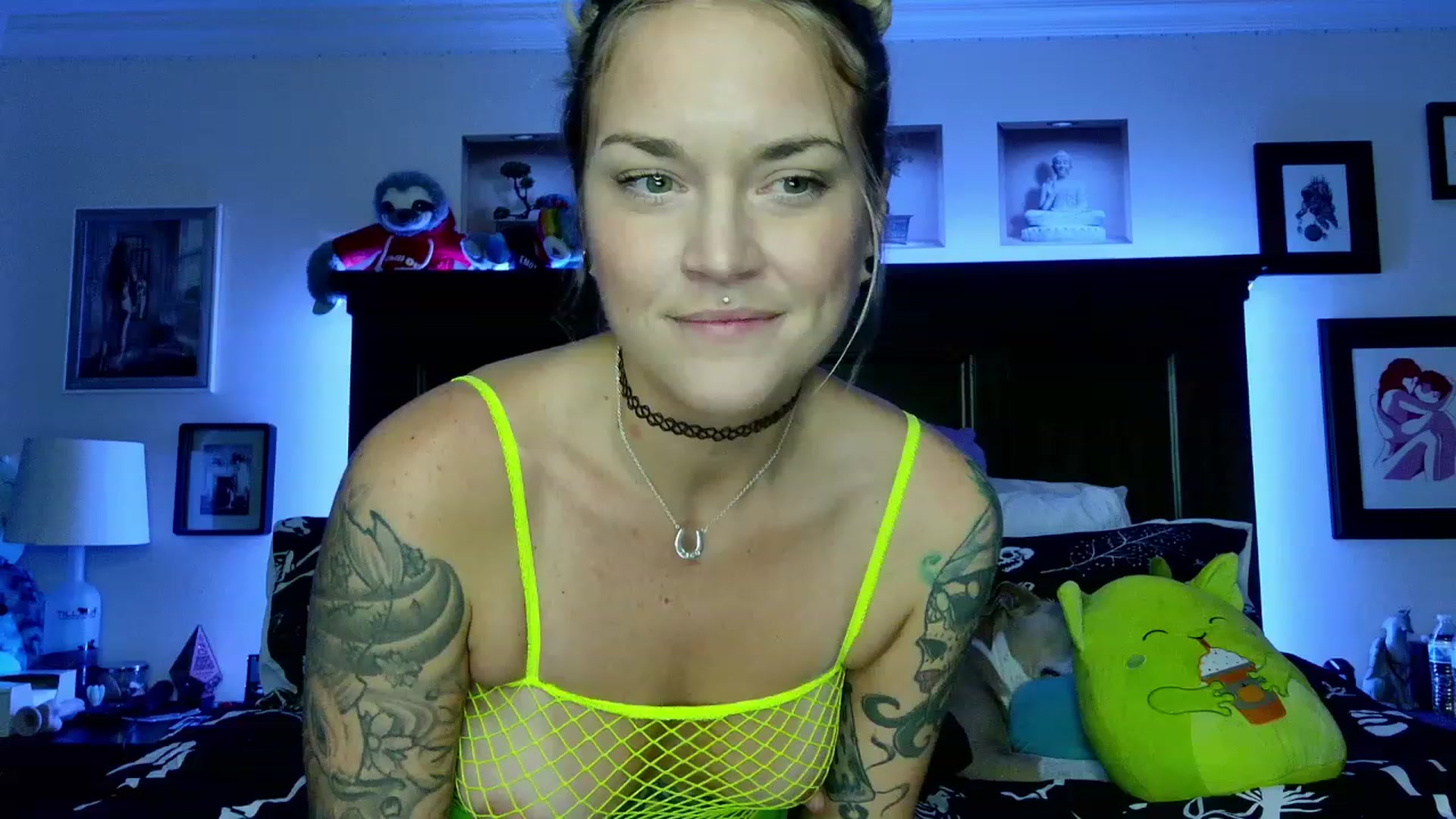 Gallery image thumbnail from Rose_Kitten's myfreecams stream on, 10/31/2023, 24:01 image 10 of 20