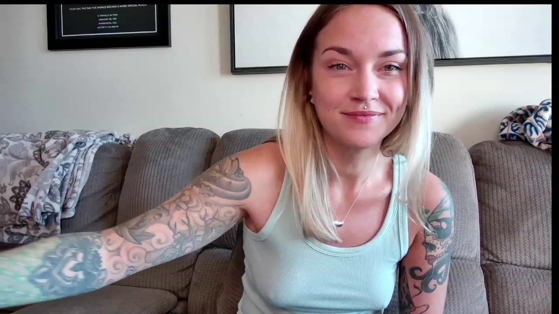 Gallery image thumbnail from Rose_Kitten's myfreecams stream on, 11/03/2023, 18:51 image 1 of 20