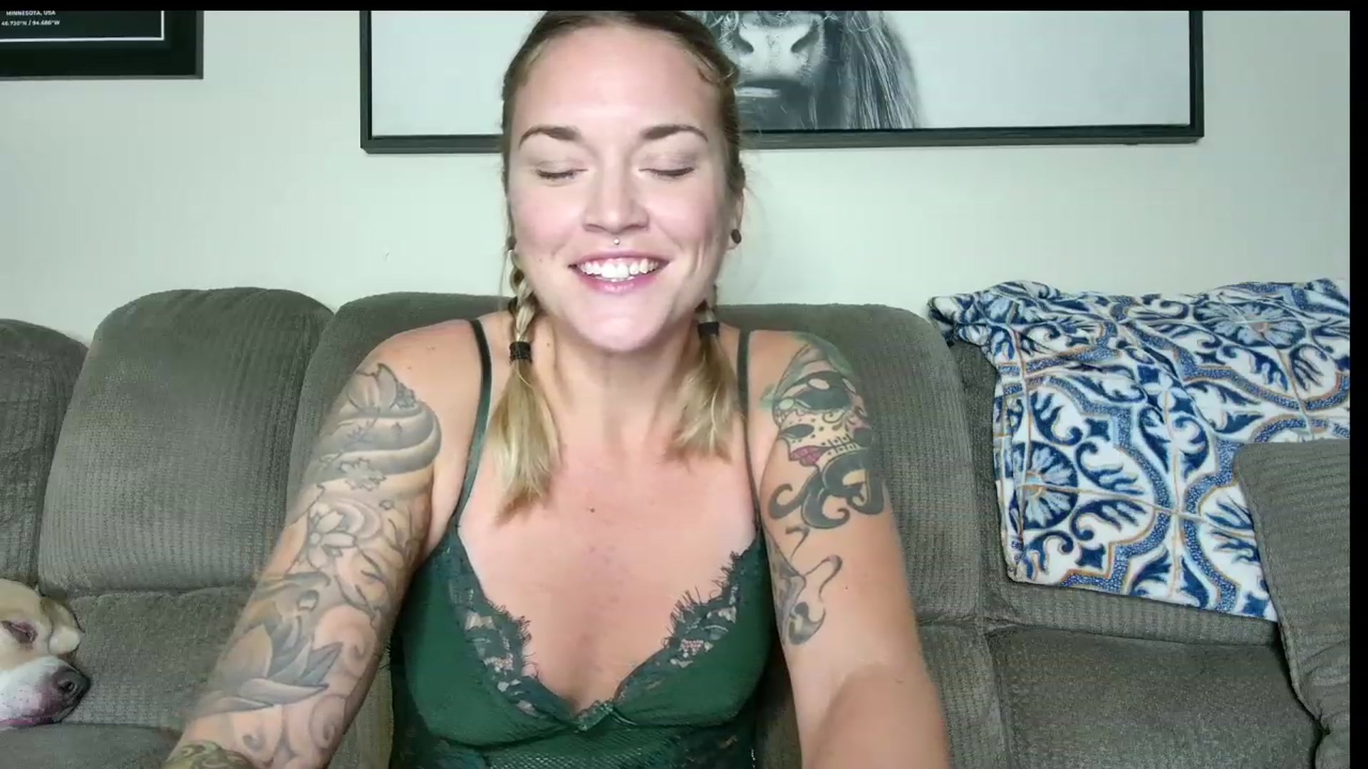 Gallery image thumbnail from Rose_Kitten's myfreecams stream on, 11/07/2023, 01:48 image 15 of 20