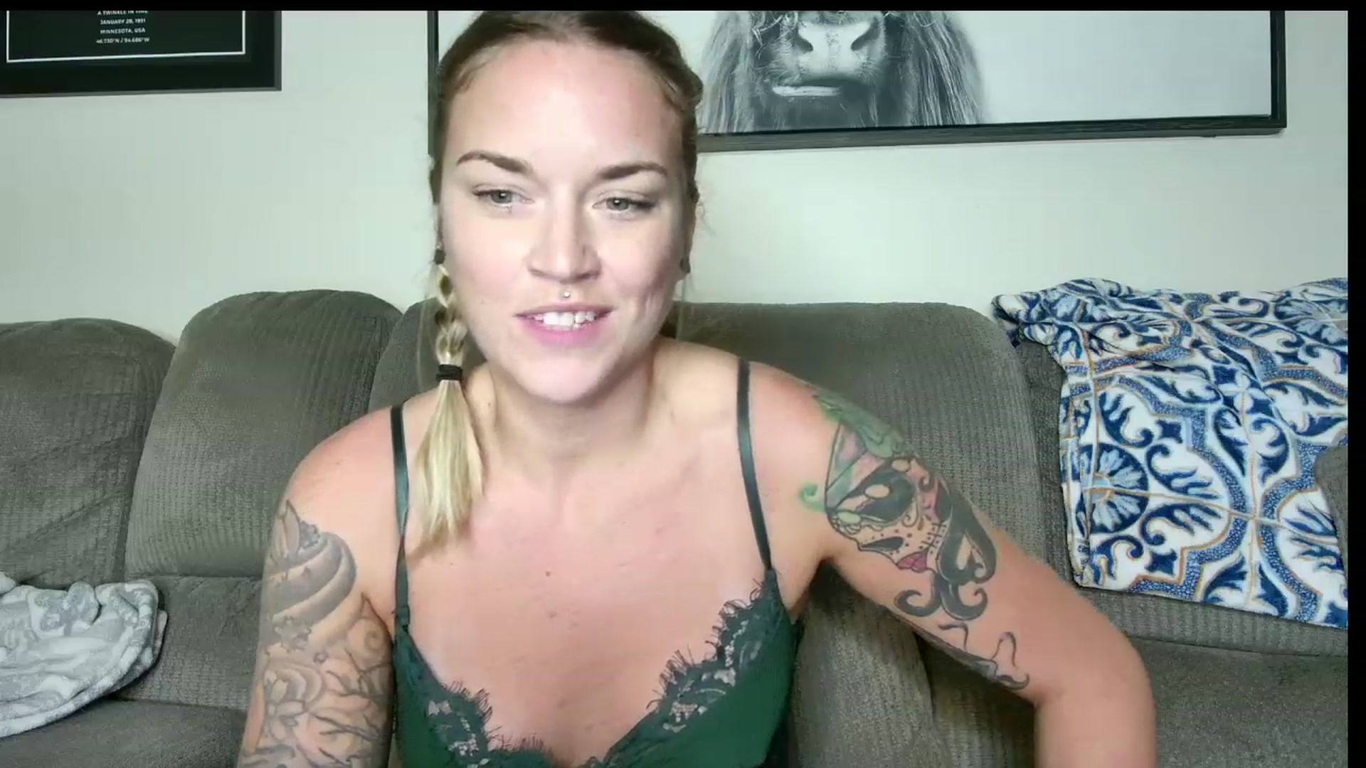 Gallery image thumbnail from Rose_Kitten's myfreecams stream on, 11/07/2023, 01:48 image 20 of 20