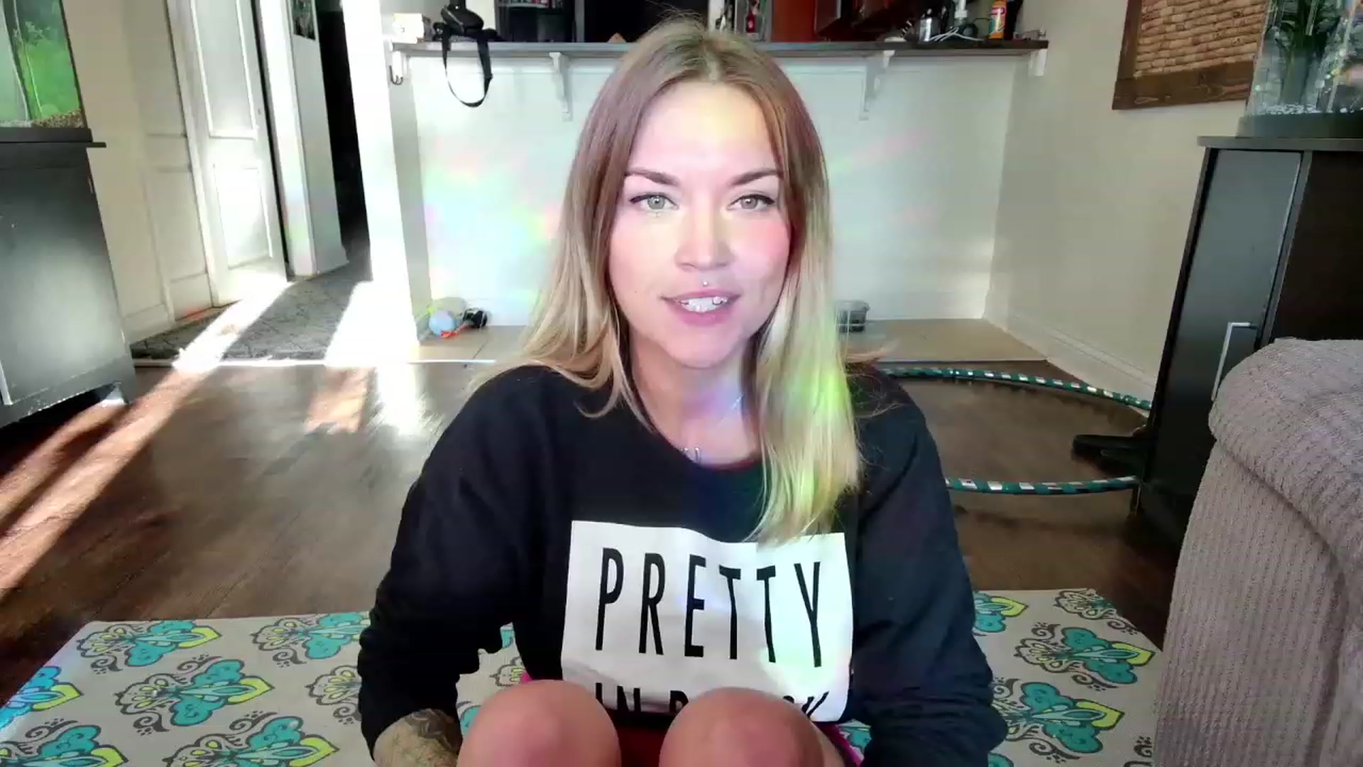 Gallery image thumbnail from Rose_Kitten's myfreecams stream on, 11/08/2023, 21:33 image 6 of 20