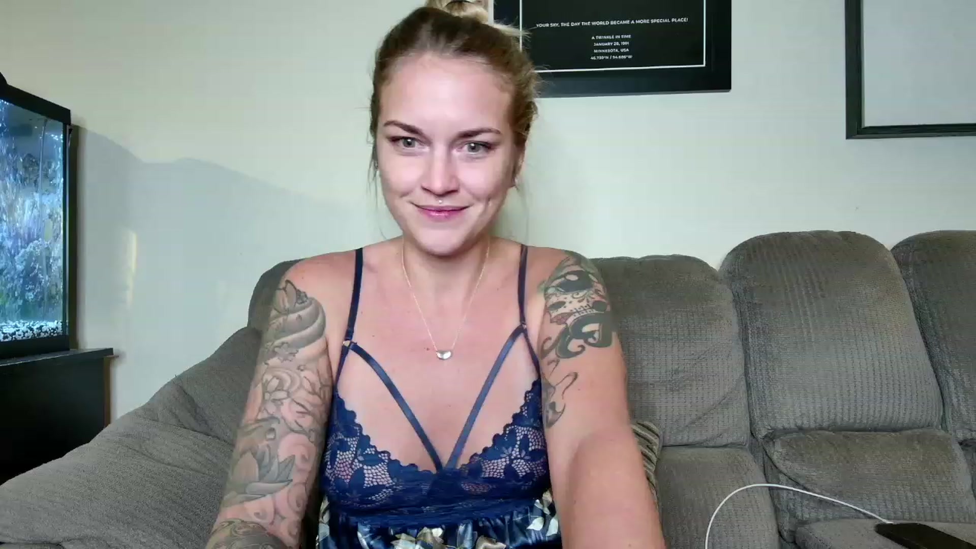 Gallery image thumbnail from Rose_Kitten's myfreecams stream on, 11/15/2023, 24:42 image 15 of 20
