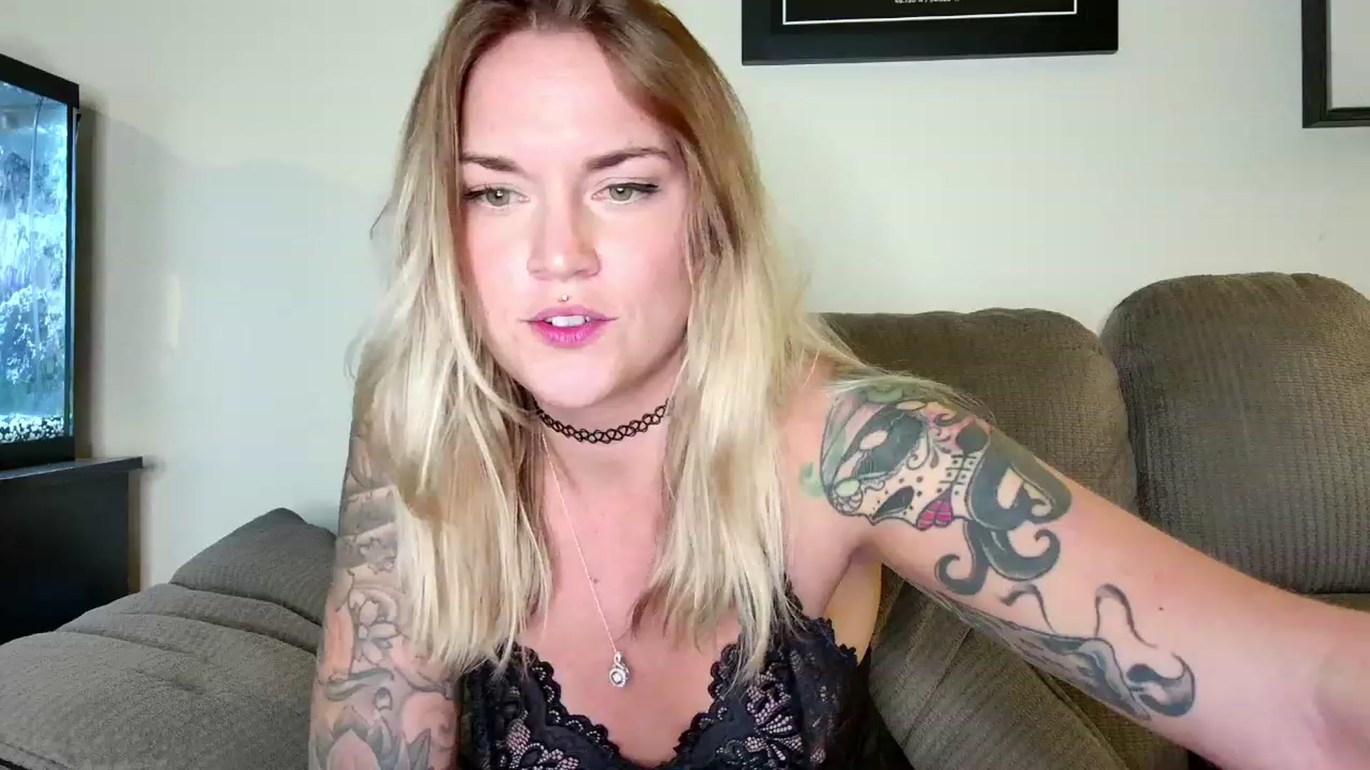 Gallery image thumbnail from Rose_Kitten's myfreecams stream on, 11/18/2023, 01:41 image 20 of 20