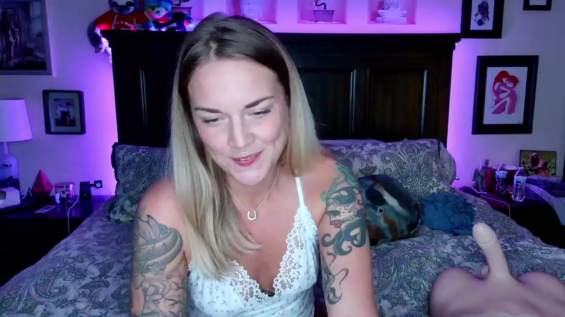 Gallery image thumbnail from Rose_Kitten's myfreecams stream on, 11/23/2023, 02:26 image 19 of 20