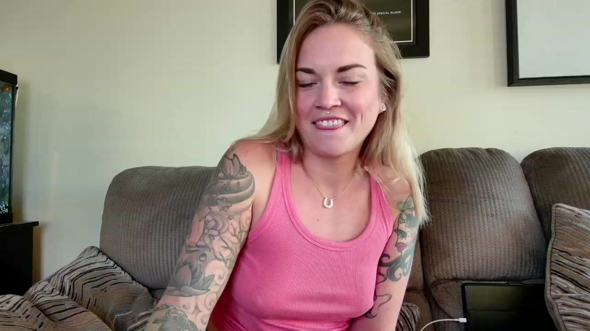 Gallery image thumbnail from Rose_Kitten's myfreecams stream on, 11/27/2023, 22:23 image 3 of 20