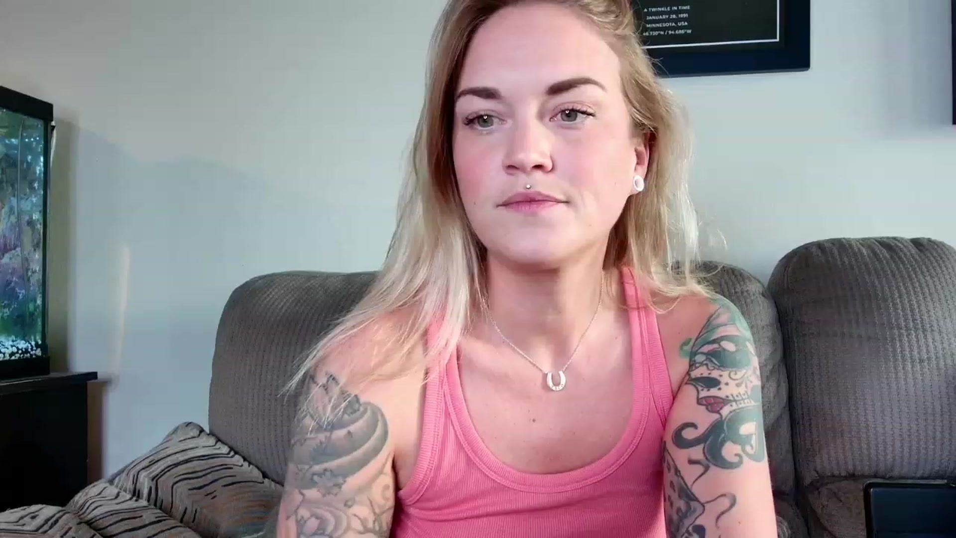Gallery image thumbnail from Rose_Kitten's myfreecams stream on, 11/27/2023, 22:23 image 5 of 20