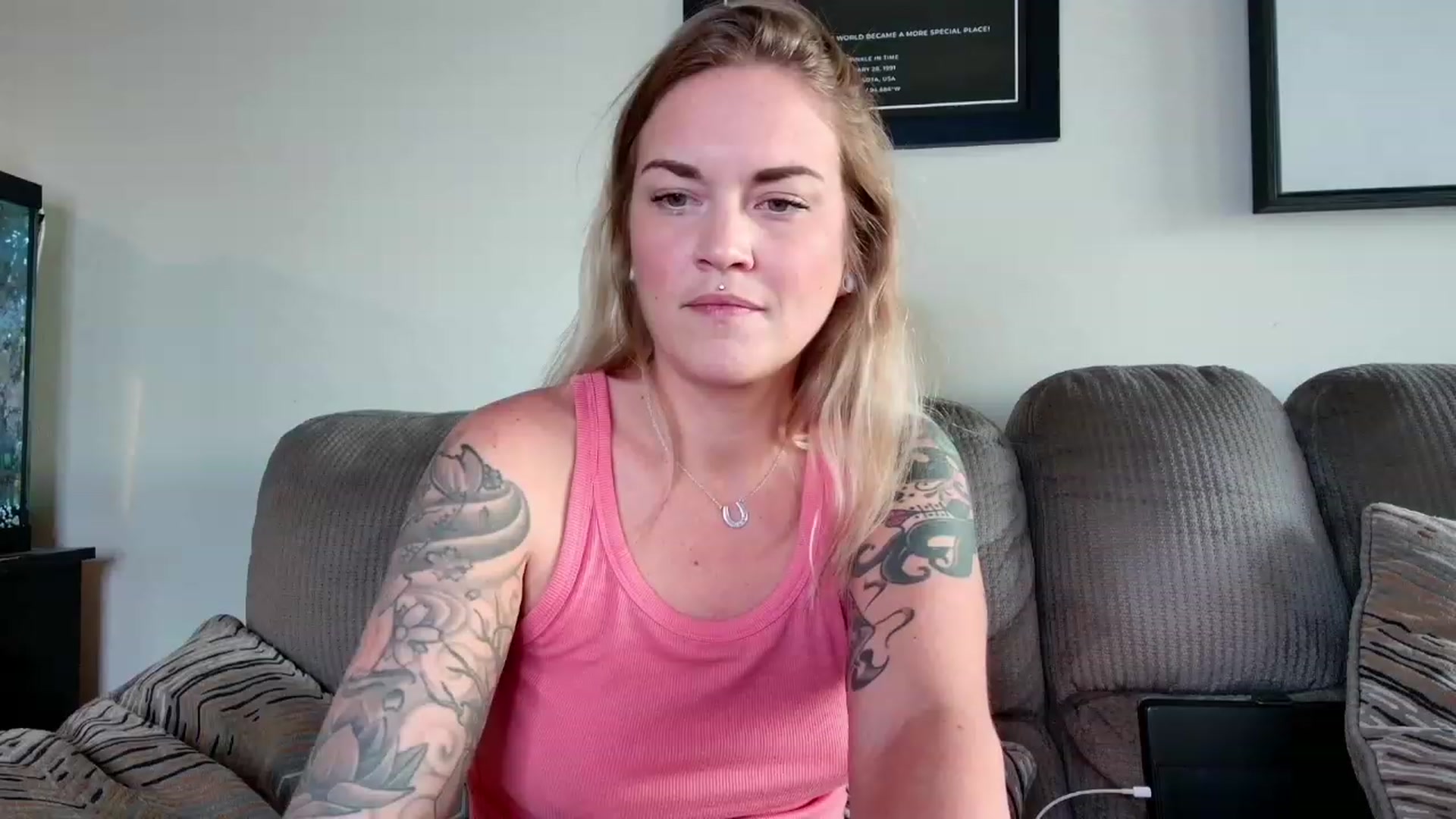 Gallery image thumbnail from Rose_Kitten's myfreecams stream on, 11/27/2023, 22:23 image 4 of 20
