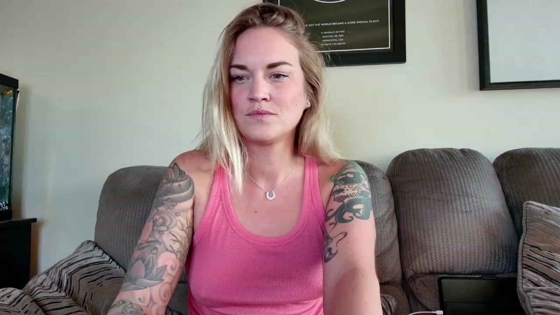 Gallery image thumbnail from Rose_Kitten's myfreecams stream on, 11/27/2023, 22:23 image 1 of 20