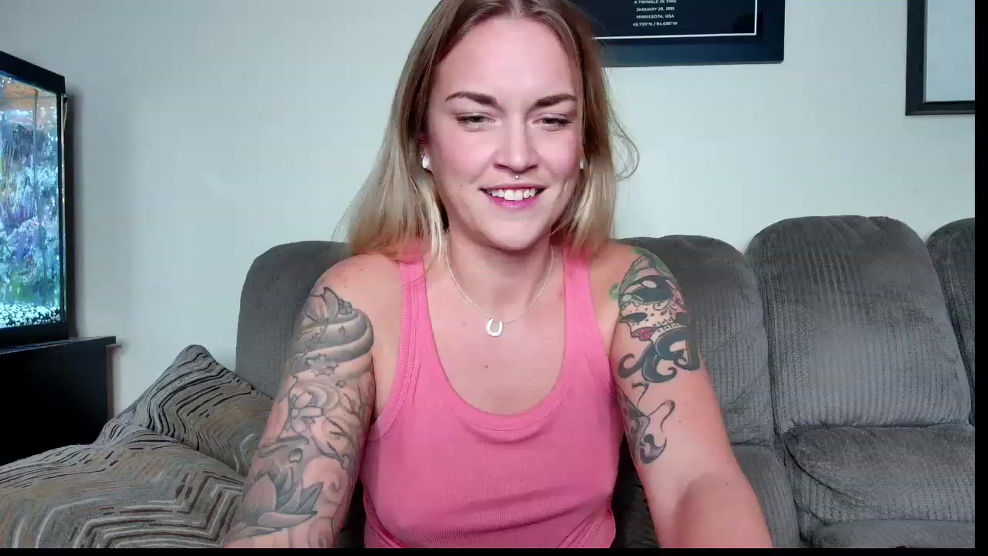 Gallery image thumbnail from Rose_Kitten's myfreecams stream on, 11/28/2023, 03:20 image 15 of 20