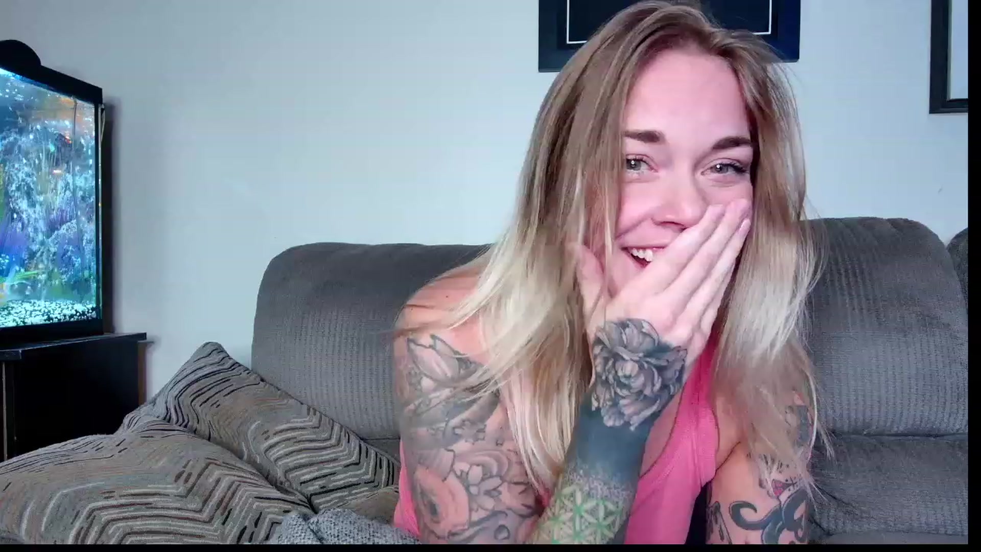 Gallery image thumbnail from Rose_Kitten's myfreecams stream on, 11/28/2023, 03:20 image 16 of 20