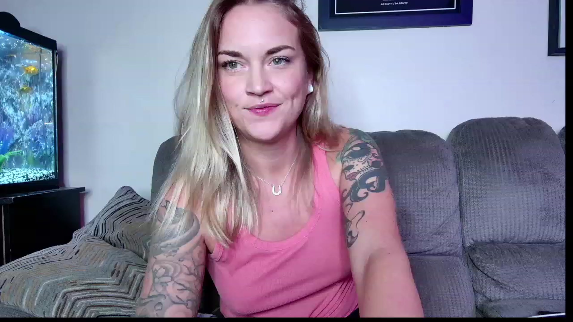 Gallery image thumbnail from Rose_Kitten's myfreecams stream on, 11/28/2023, 03:20 image 6 of 20