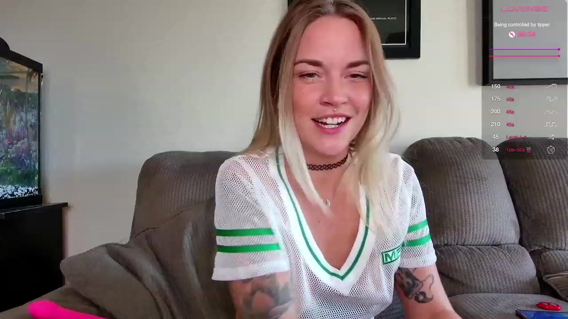Gallery image thumbnail from Rose_Kitten's myfreecams stream on, 11/29/2023, 19:10 image 6 of 20