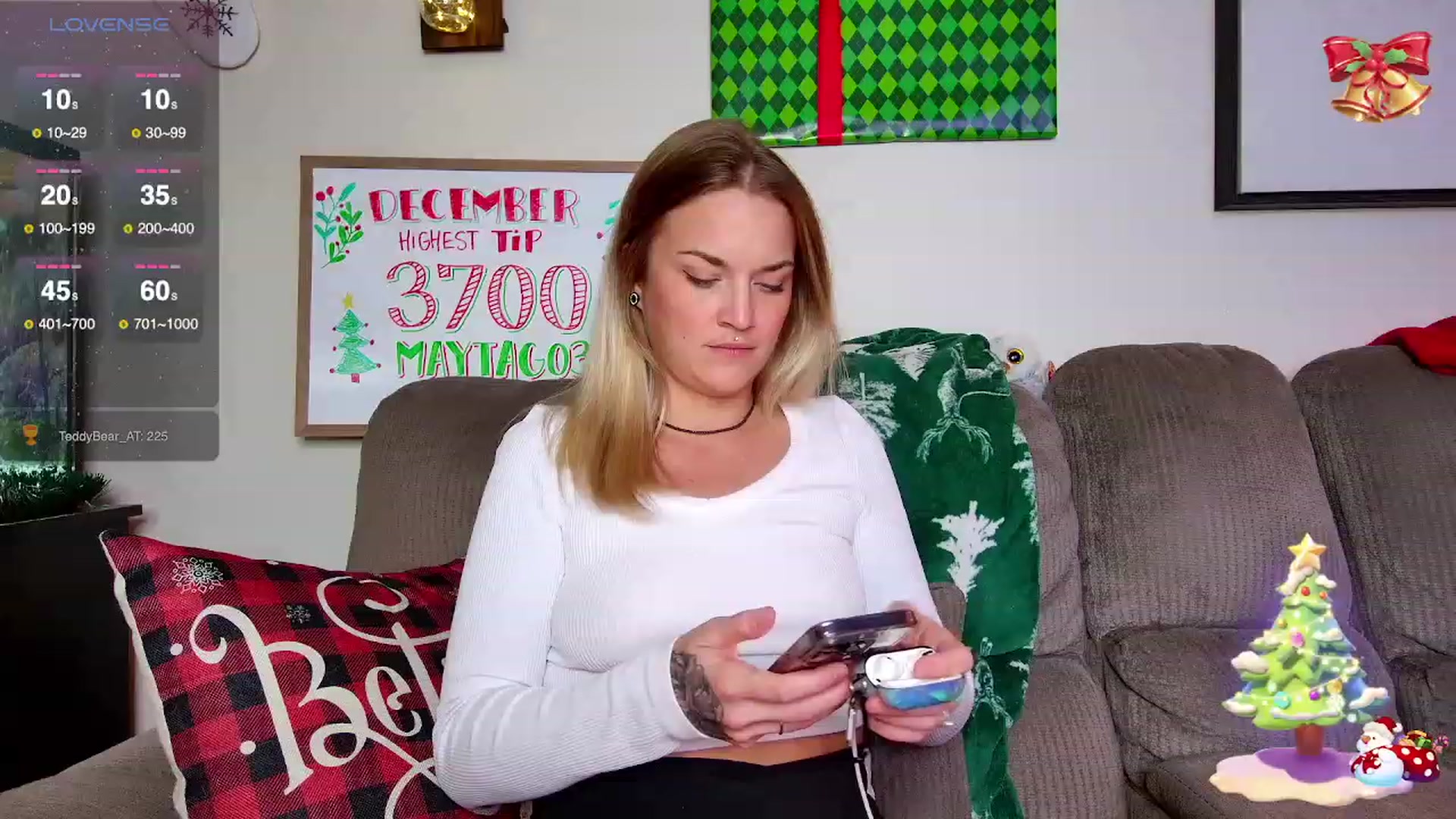 Gallery image thumbnail from Rose_Kitten's myfreecams stream on, 12/15/2023, 02:08 image 5 of 20