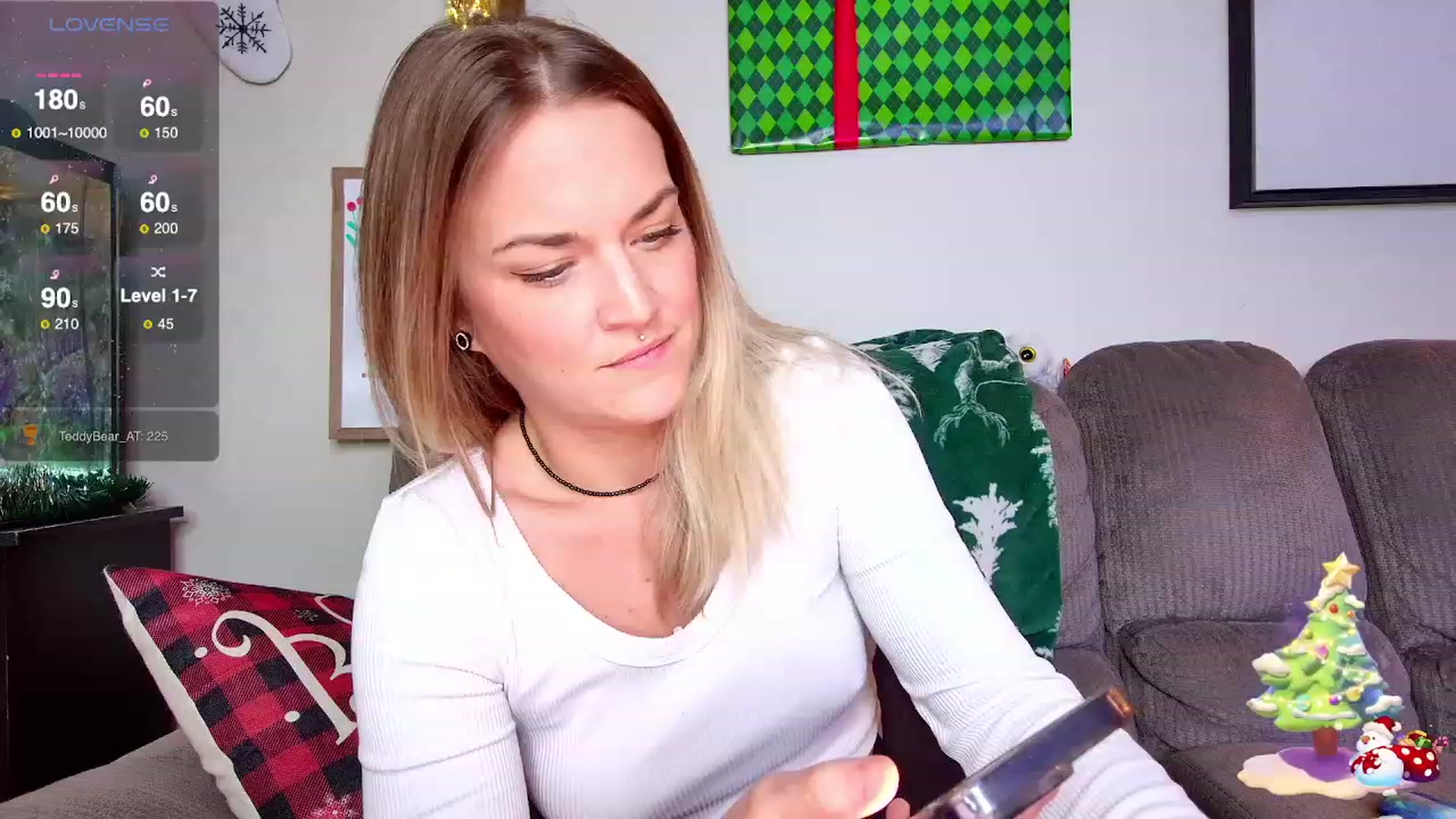 Gallery image thumbnail from Rose_Kitten's myfreecams stream on, 12/15/2023, 02:08 image 18 of 20