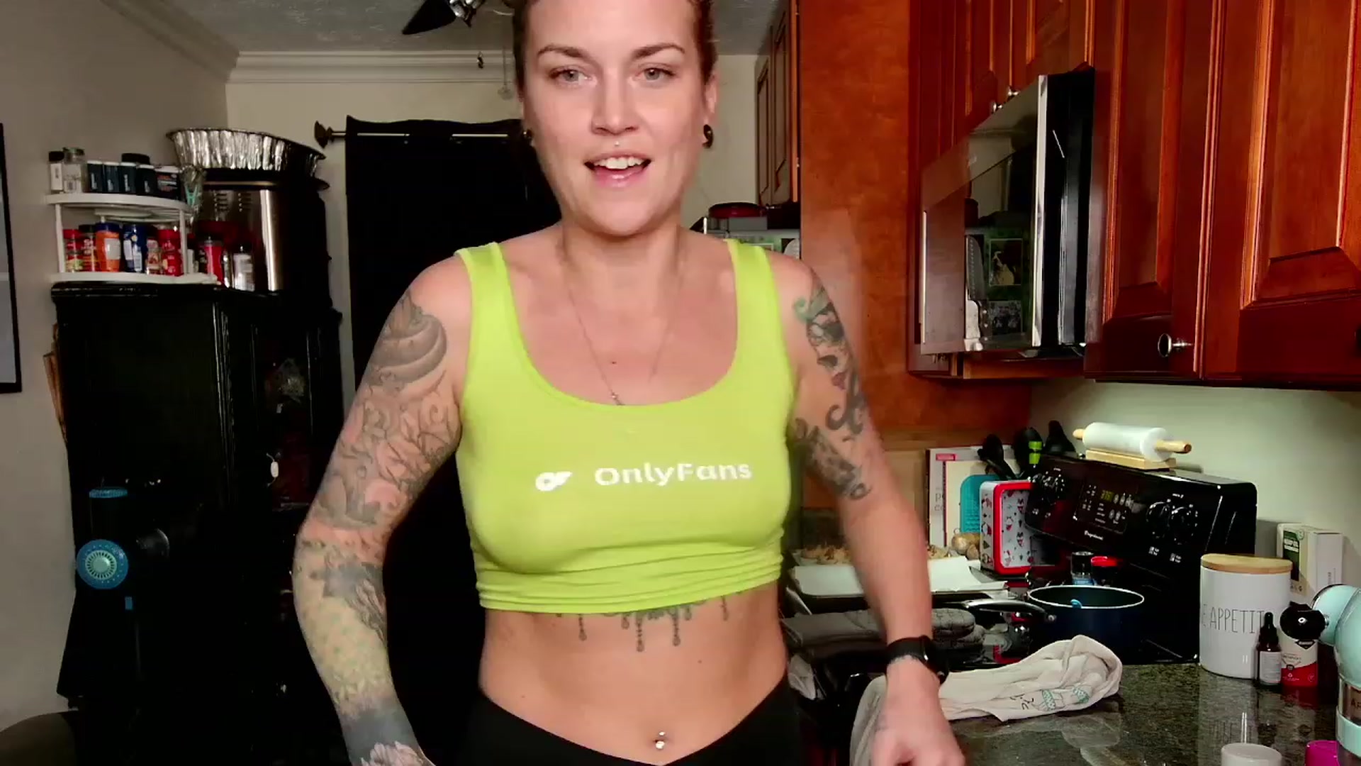 Gallery image thumbnail from Rose_Kitten's myfreecams stream on, 01/03/2024, 21:59 image 14 of 20