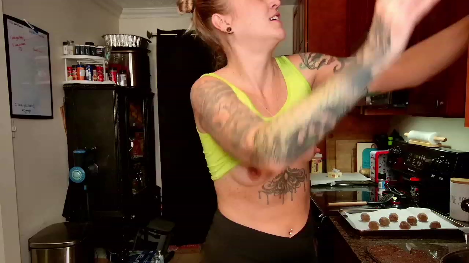 Gallery image thumbnail from Rose_Kitten's myfreecams stream on, 01/03/2024, 21:59 image 4 of 20