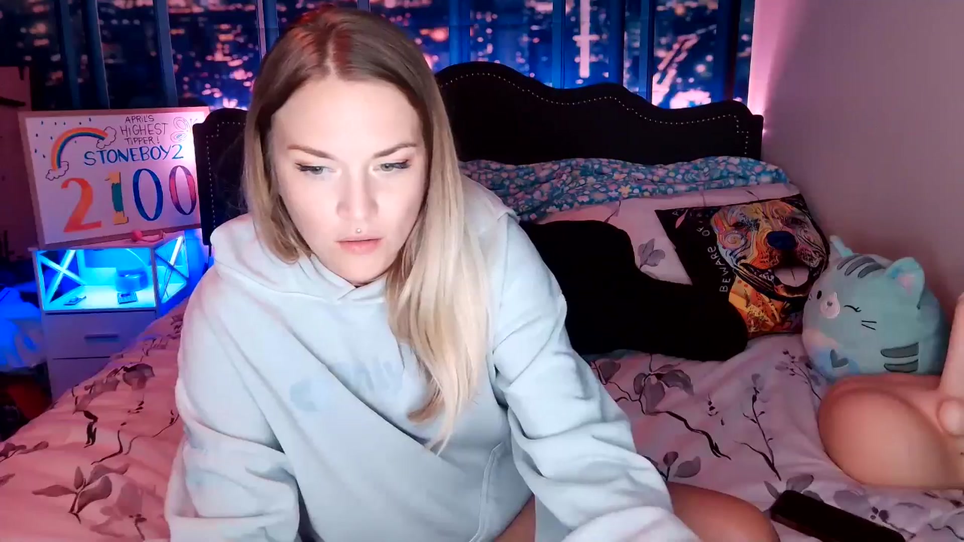 Gallery image thumbnail from Rose_Kitten's myfreecams stream on, 04/19/2024, 23:05 image 11 of 20