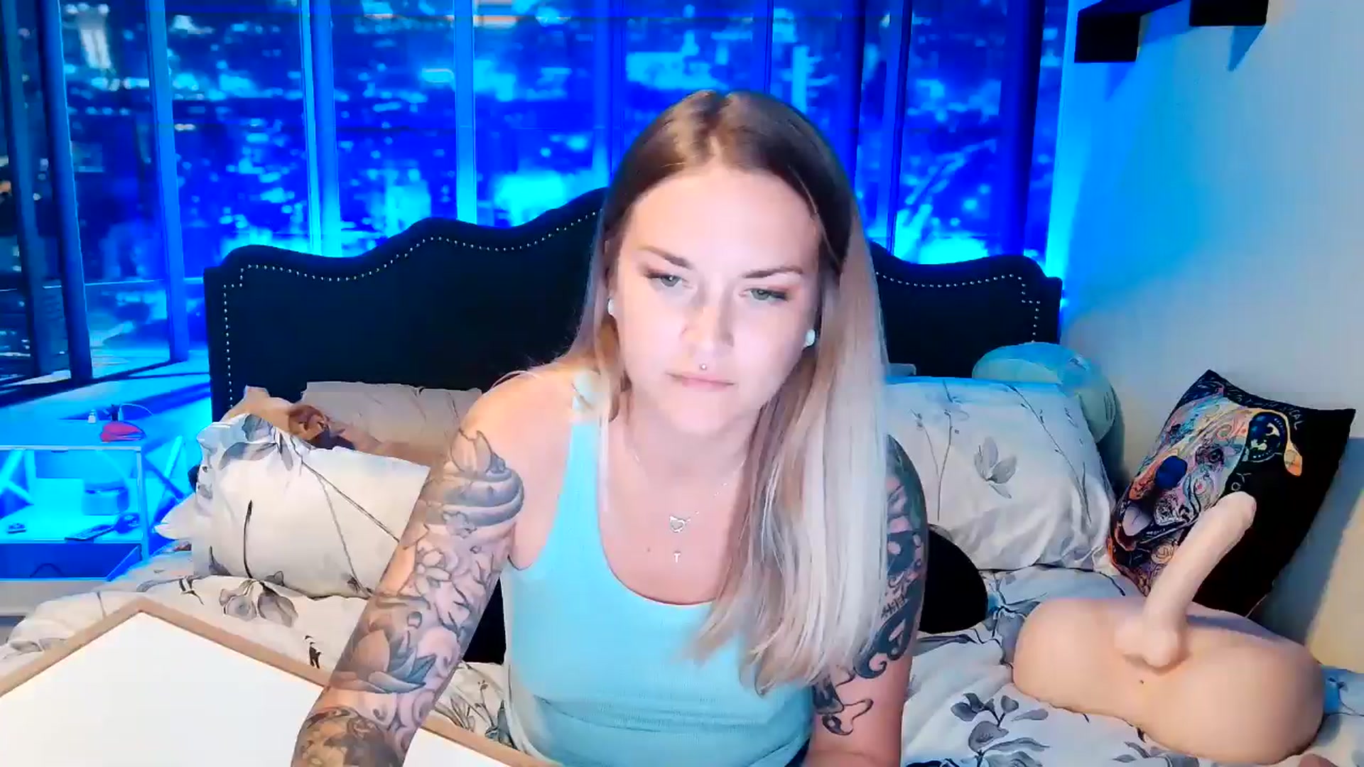 Gallery image thumbnail from Rose_Kitten's myfreecams stream on, 05/02/2024, 02:20 image 16 of 20