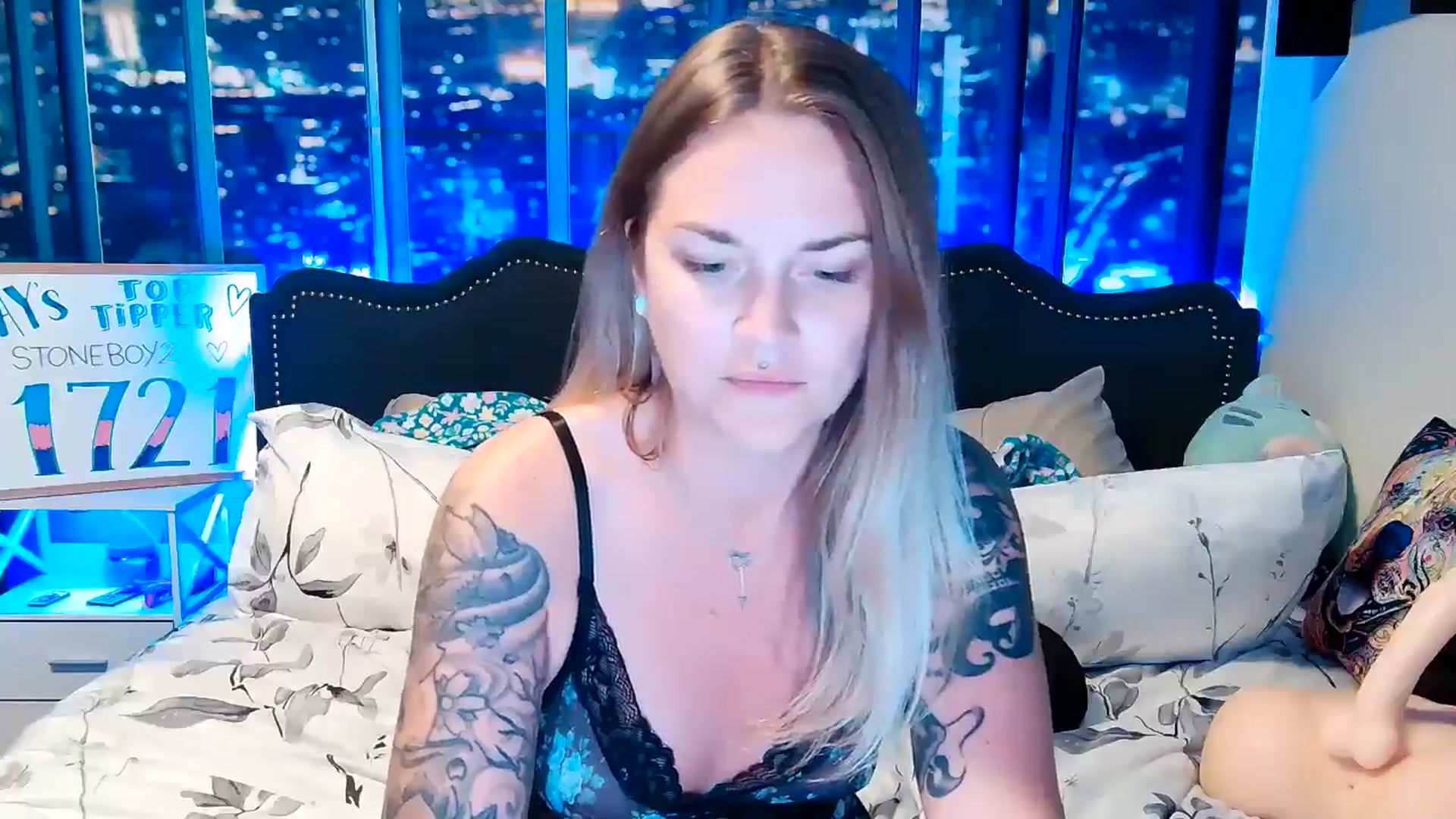 Gallery image thumbnail from Rose_Kitten's myfreecams stream on, 05/03/2024, 03:05 image 2 of 20