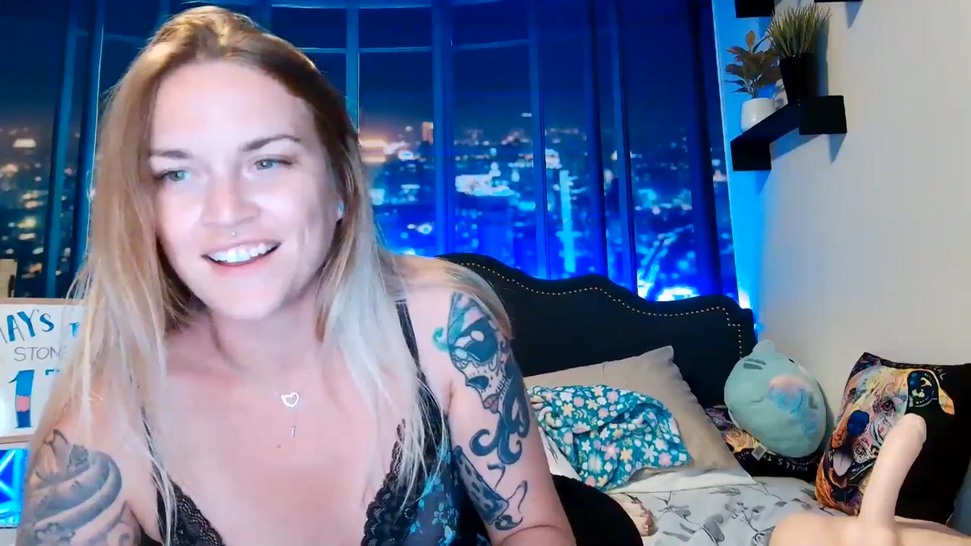 Gallery image thumbnail from Rose_Kitten's myfreecams stream on, 05/03/2024, 03:05 image 10 of 20