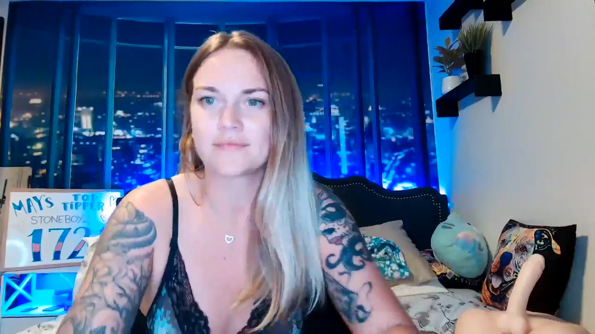 Gallery image thumbnail from Rose_Kitten's myfreecams stream on, 05/03/2024, 03:05 image 12 of 20