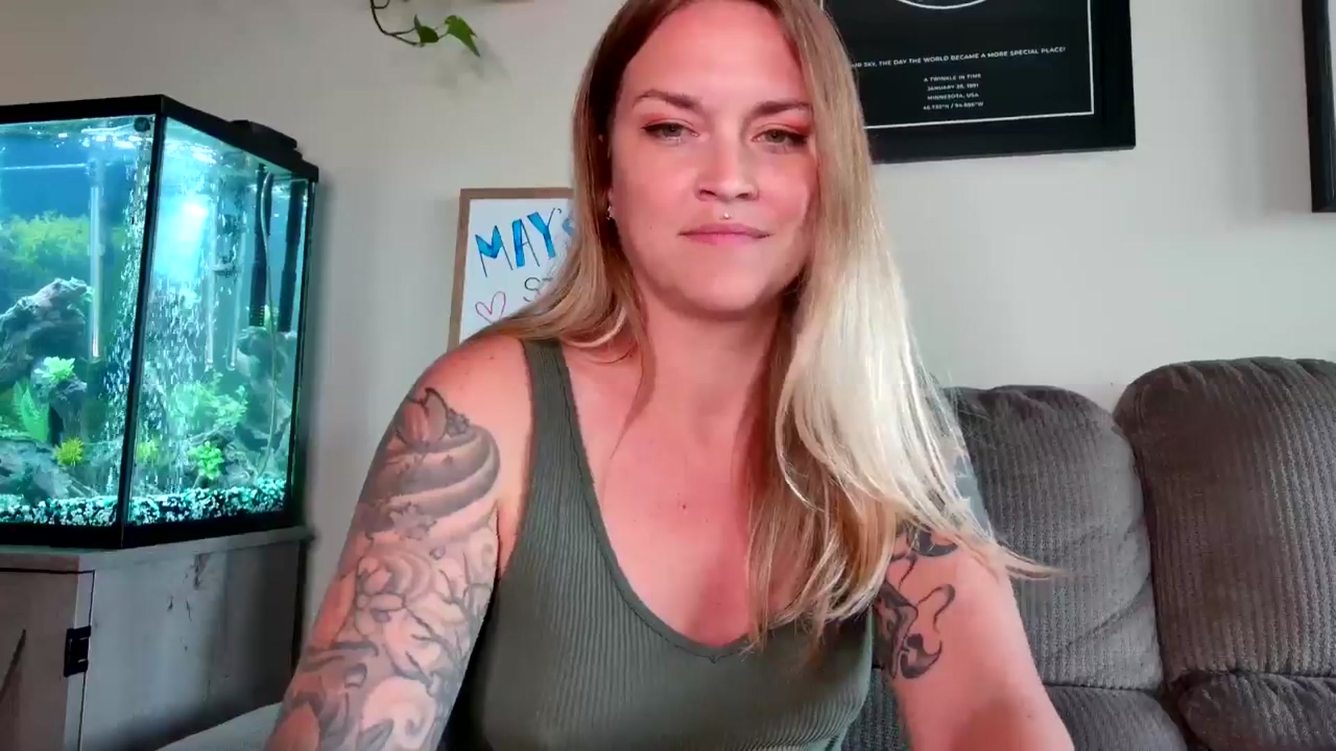 Gallery image thumbnail from Rose_Kitten's myfreecams stream on, 05/08/2024, 20:50 image 20 of 20