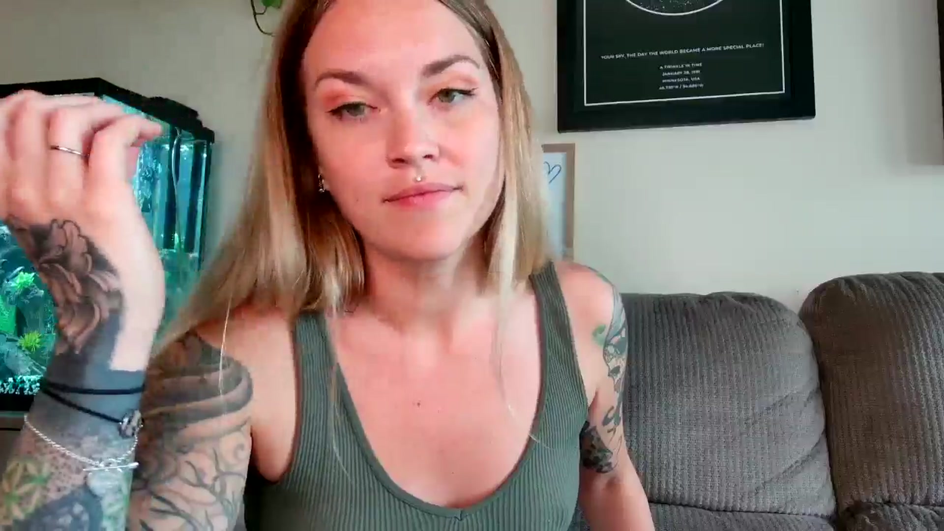 Gallery image thumbnail from Rose_Kitten's myfreecams stream on, 05/08/2024, 20:50 image 18 of 20