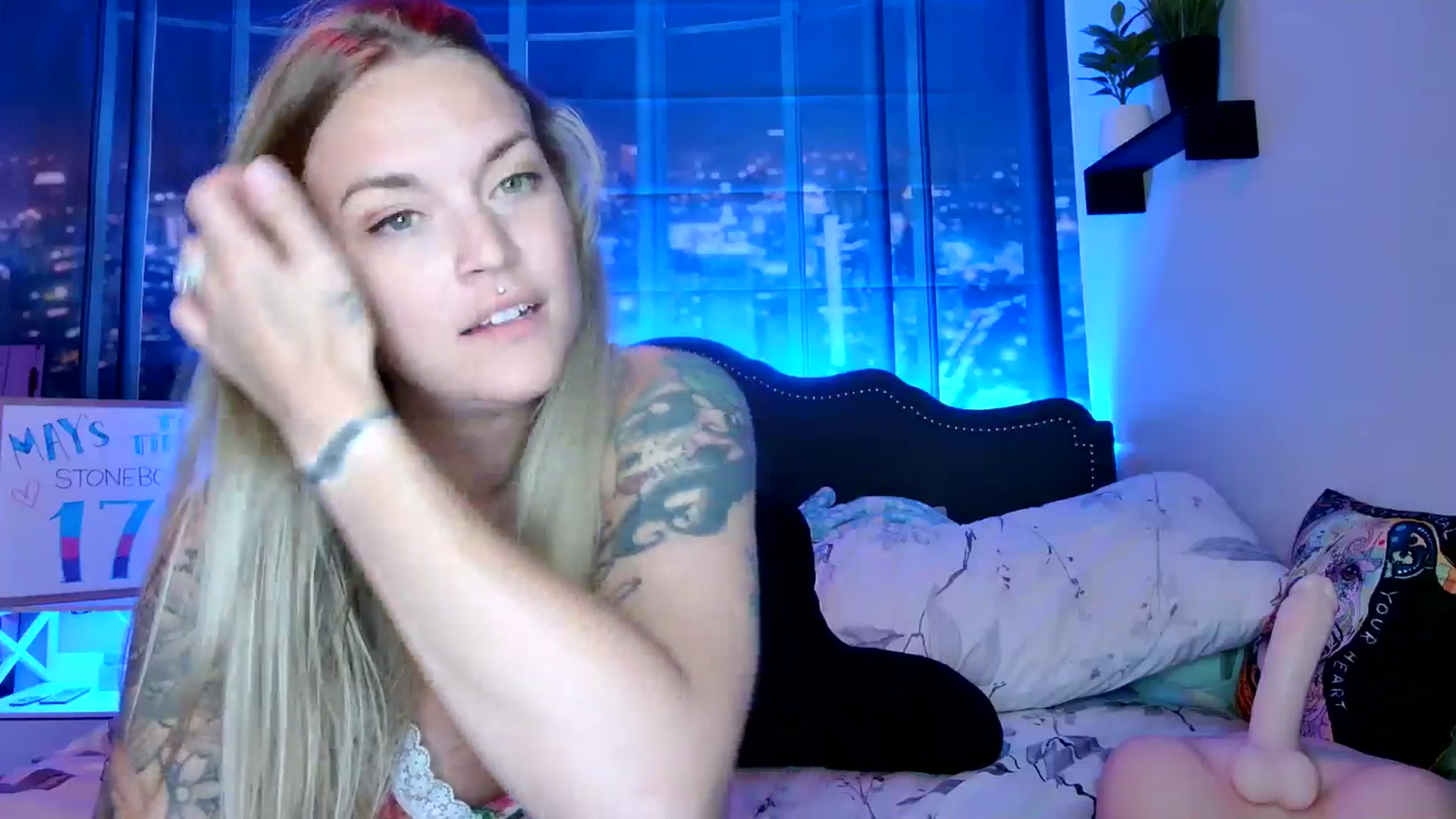 Gallery image thumbnail from Rose_Kitten's myfreecams stream on, 05/10/2024, 02:00 image 17 of 20
