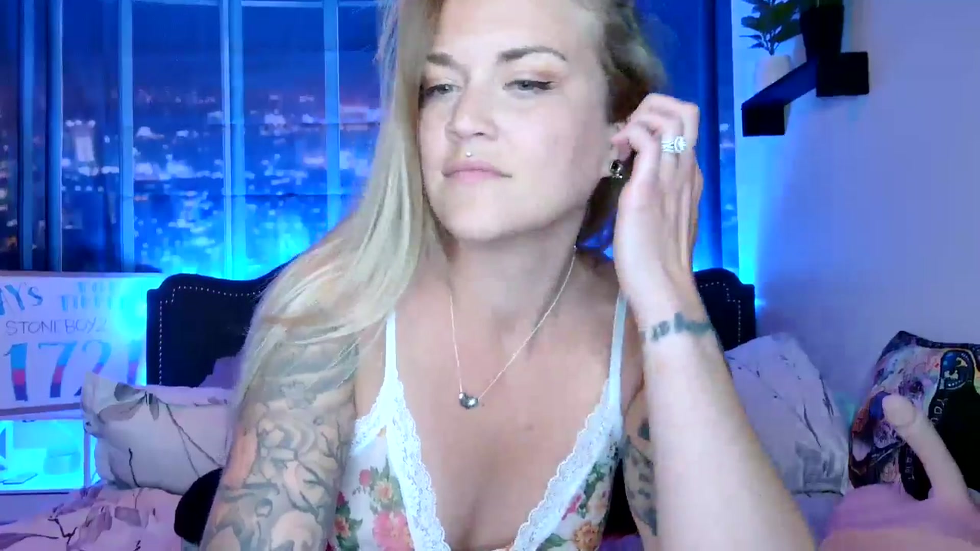 Gallery image thumbnail from Rose_Kitten's myfreecams stream on, 05/10/2024, 02:00 image 7 of 20