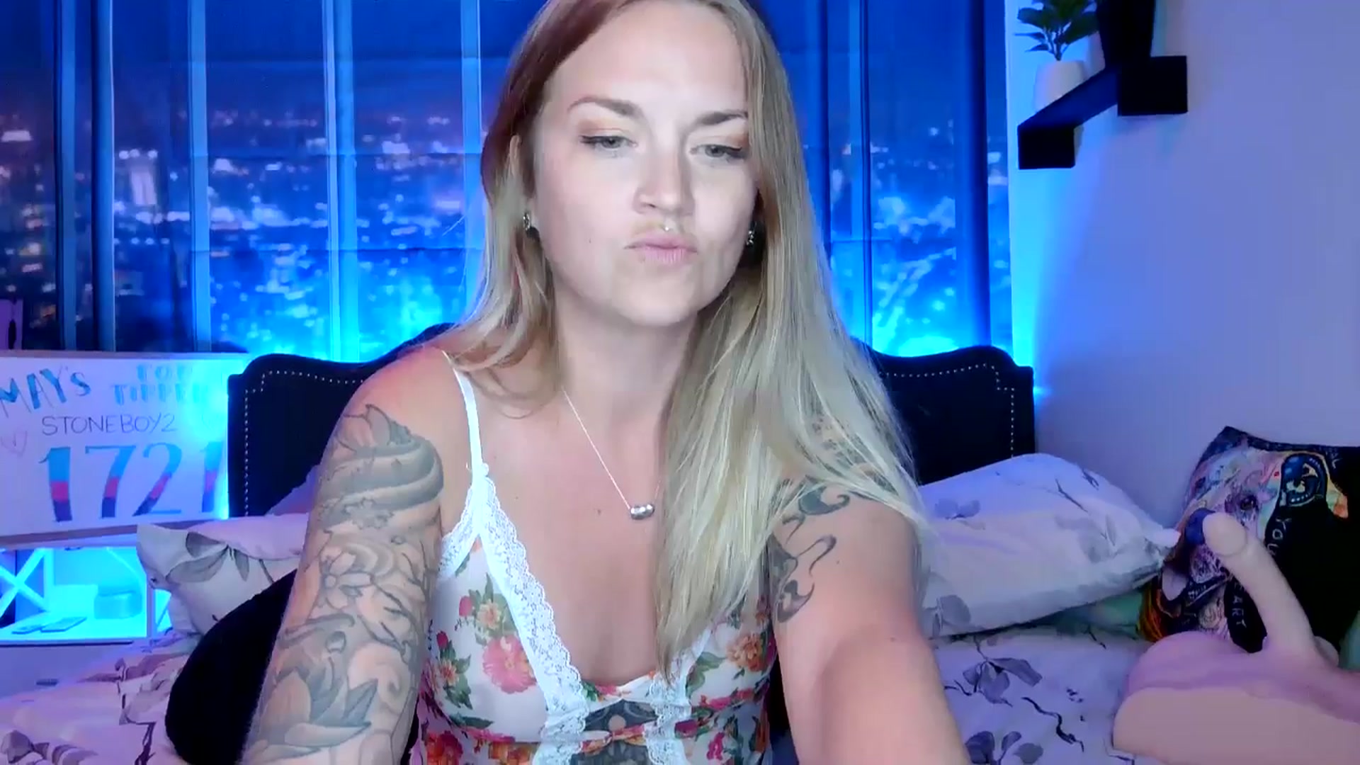 Gallery image thumbnail from Rose_Kitten's myfreecams stream on, 05/10/2024, 02:00 image 9 of 20