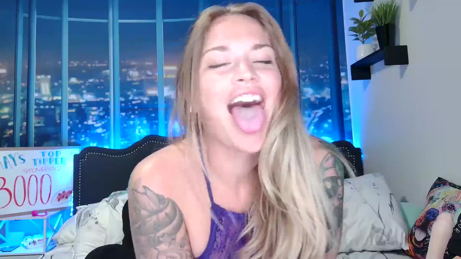 Gallery image thumbnail from Rose_Kitten's myfreecams stream on, 05/18/2024, 02:21 image 7 of 20