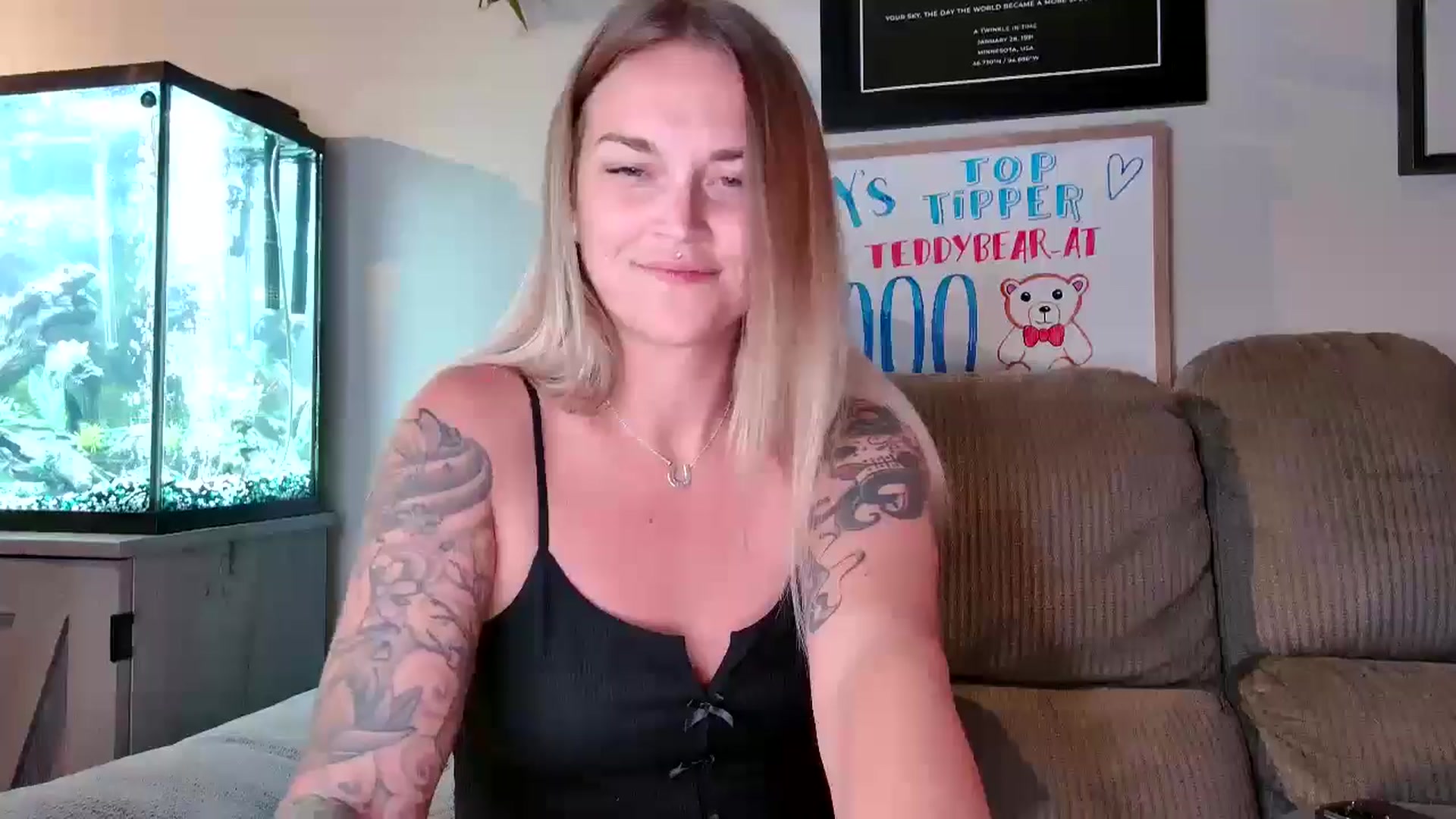 Gallery image thumbnail from Rose_Kitten's myfreecams stream on, 05/22/2024, 01:50 image 15 of 20