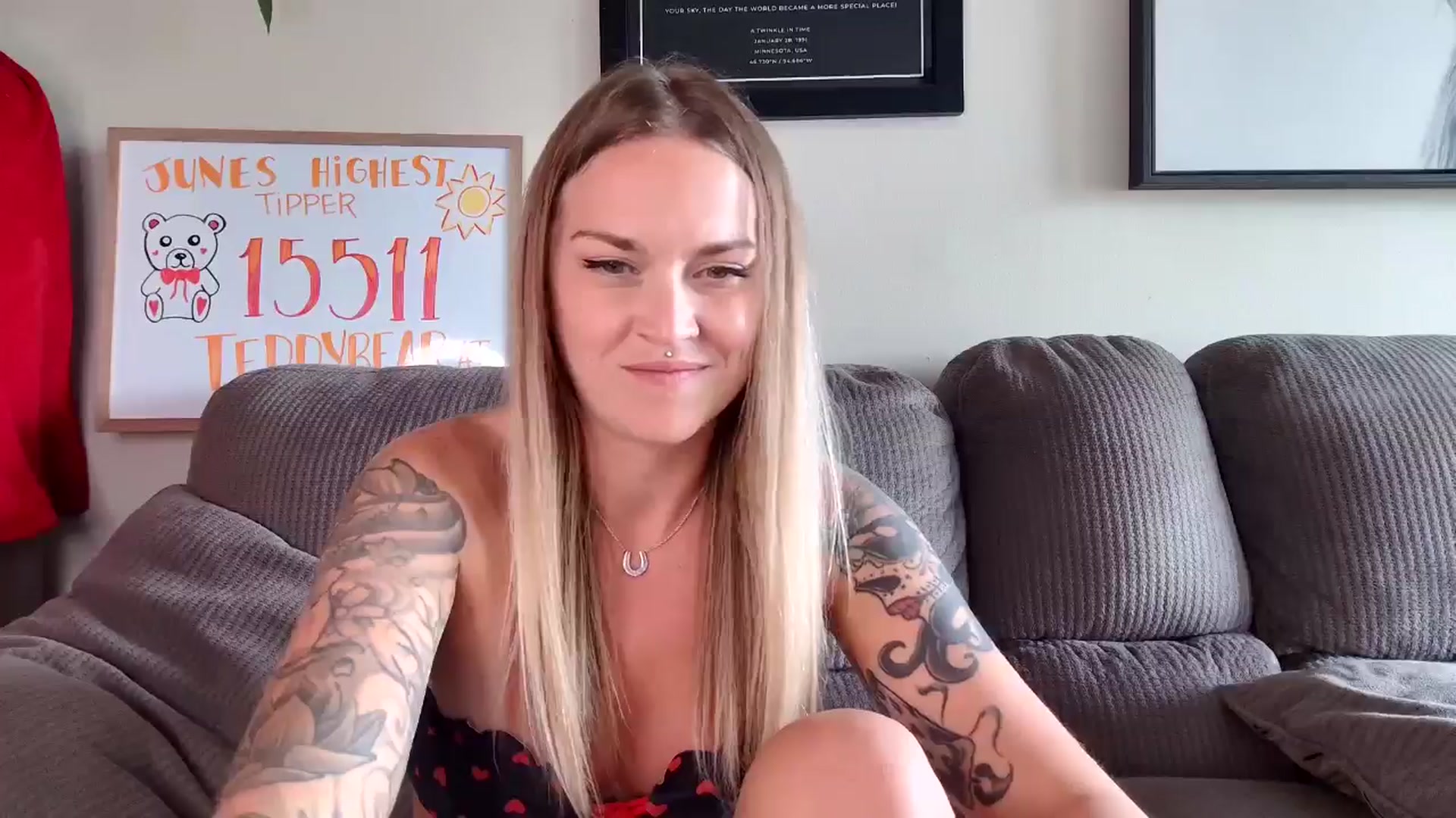 Gallery image thumbnail from Rose_Kitten's myfreecams stream on, 06/17/2024, 21:55 image 6 of 20