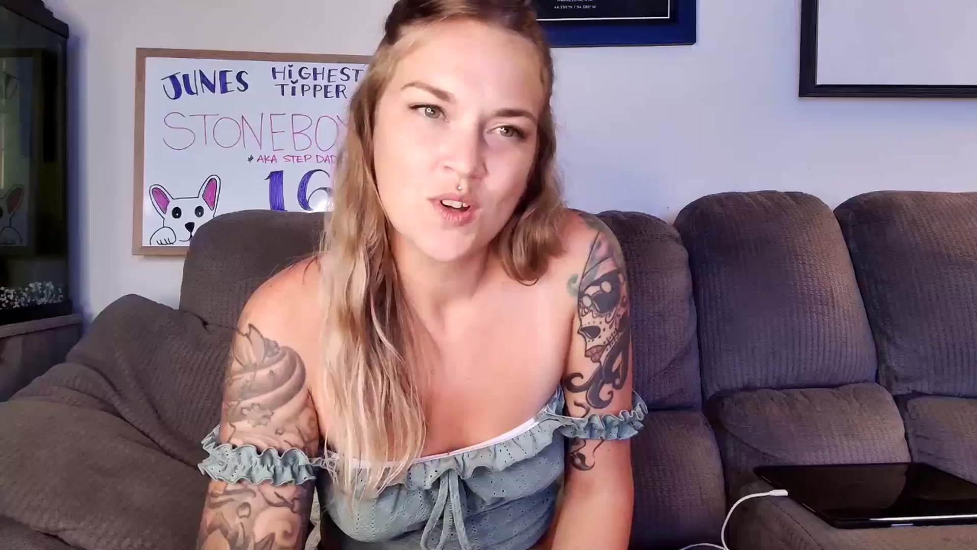 Gallery image thumbnail from Rose_Kitten's myfreecams stream on, 06/19/2024, 02:06 image 14 of 20