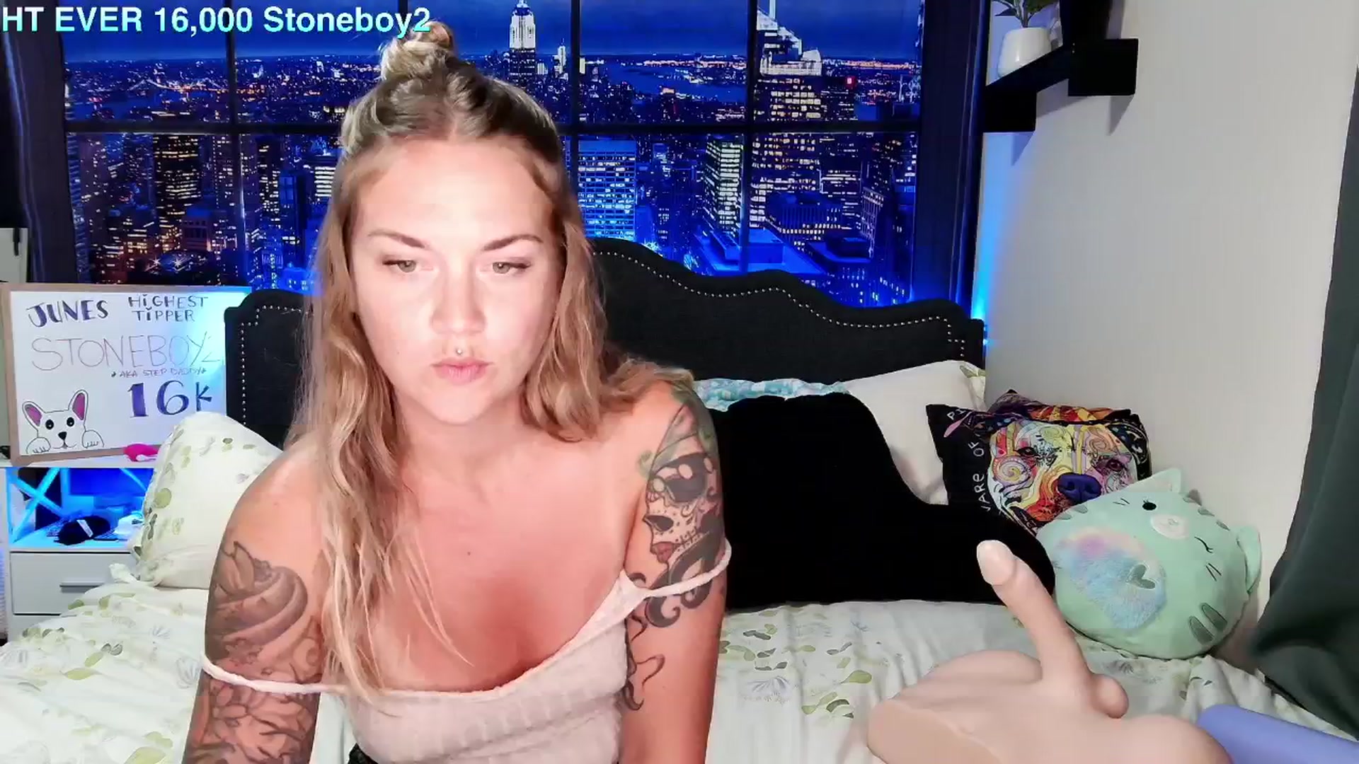 Gallery image thumbnail from Rose_Kitten's myfreecams stream on, 06/25/2024, 01:21 image 14 of 20