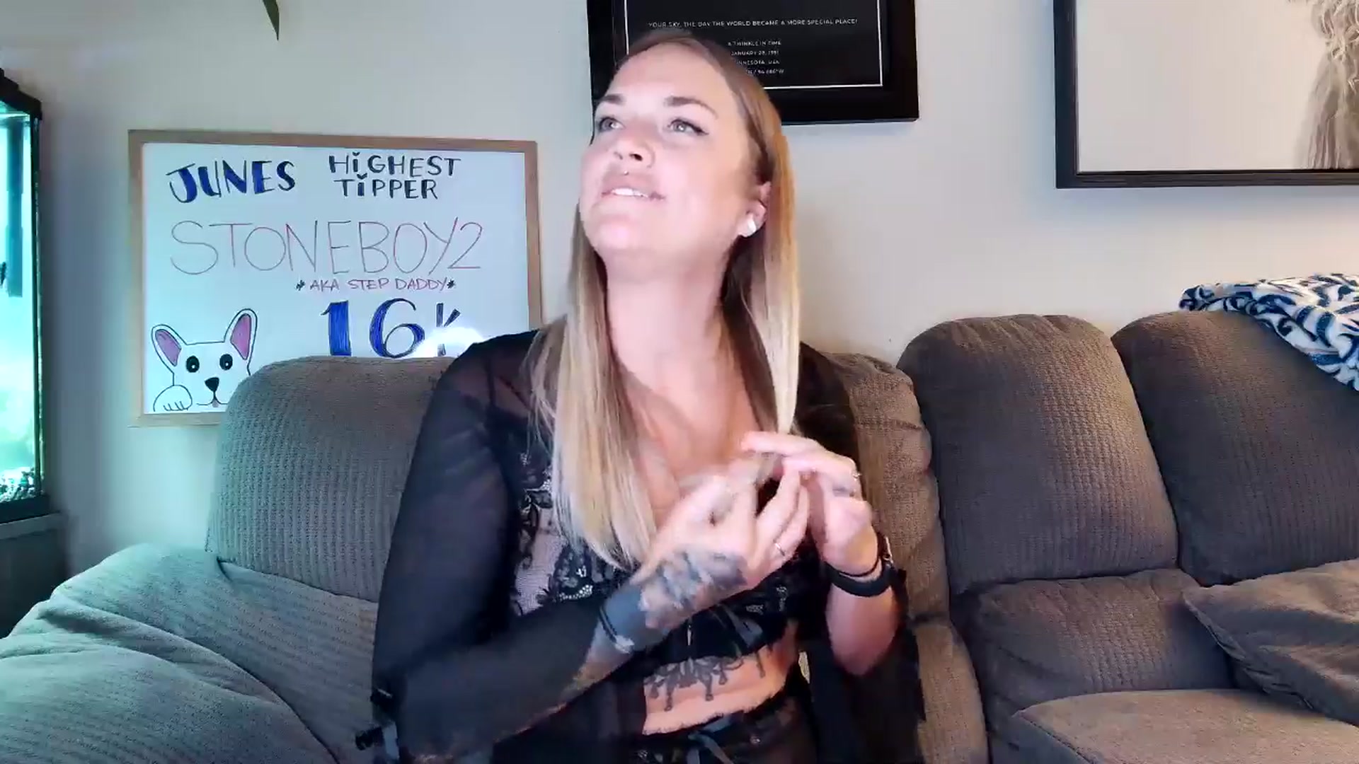 Gallery image thumbnail from Rose_Kitten's myfreecams stream on, 06/26/2024, 02:08 image 6 of 20