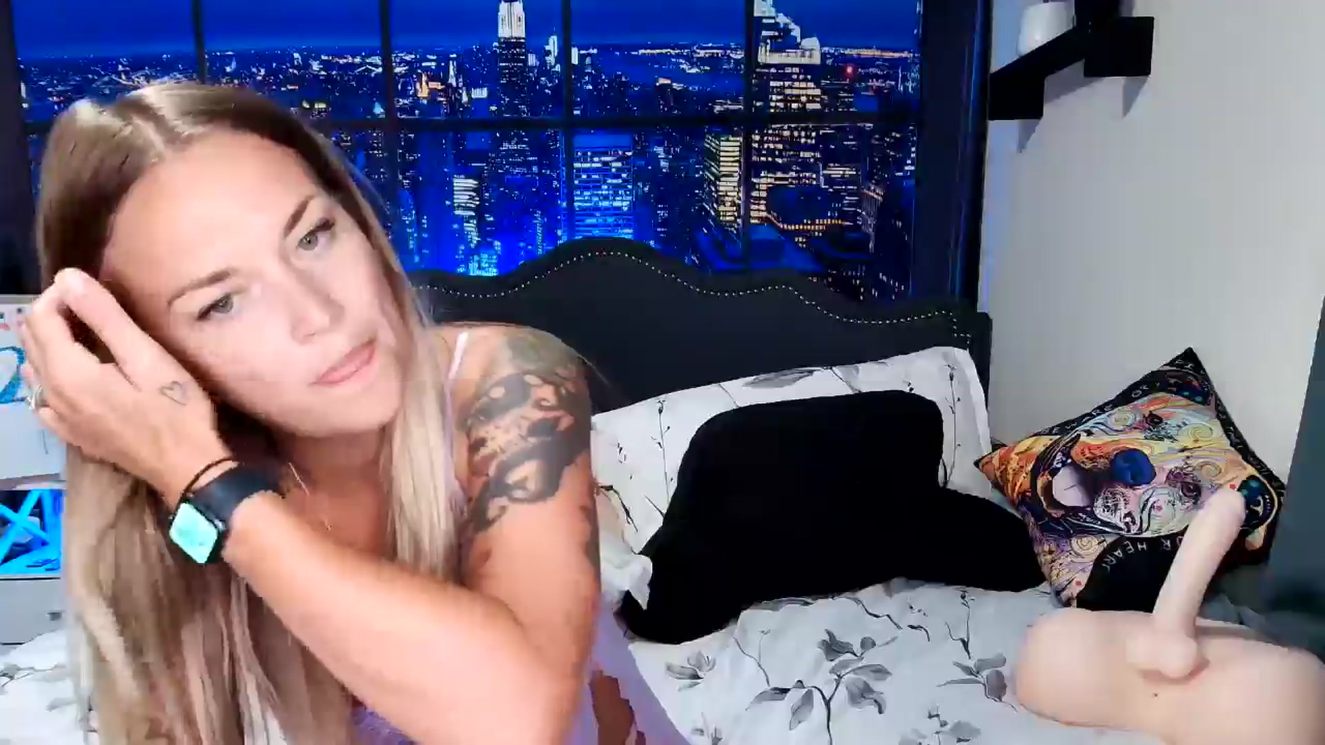 Gallery image thumbnail from Rose_Kitten's myfreecams stream on, 07/17/2024, 04:54 image 4 of 20