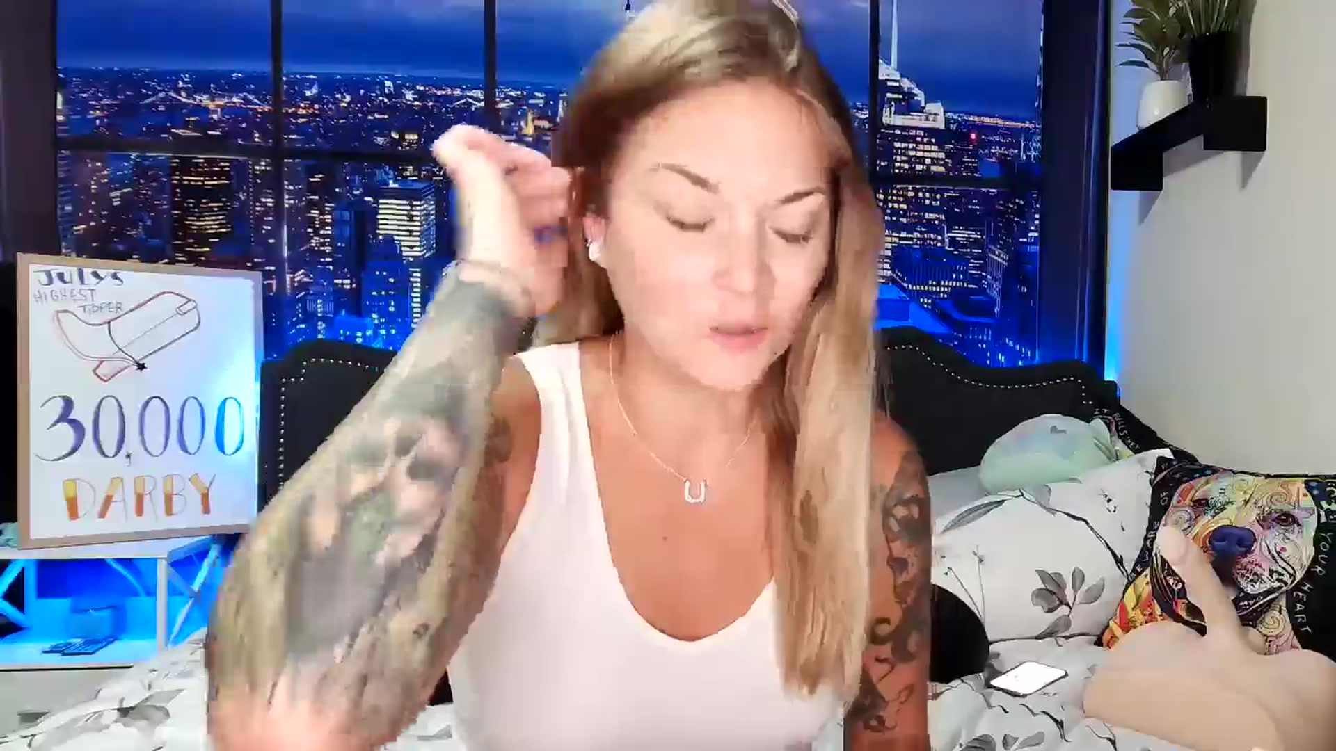 Gallery image thumbnail from Rose_Kitten's myfreecams stream on, 07/31/2024, 02:19 image 6 of 20
