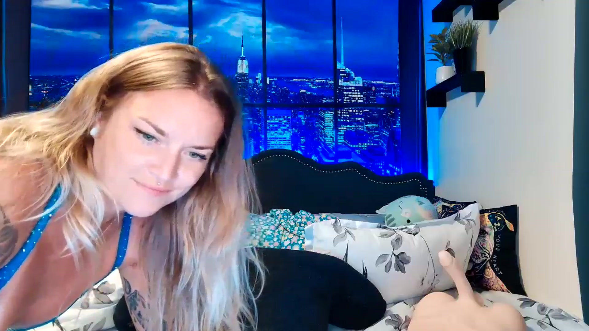 Gallery image thumbnail from Rose_Kitten's myfreecams stream on, 08/07/2024, 03:36 image 16 of 20
