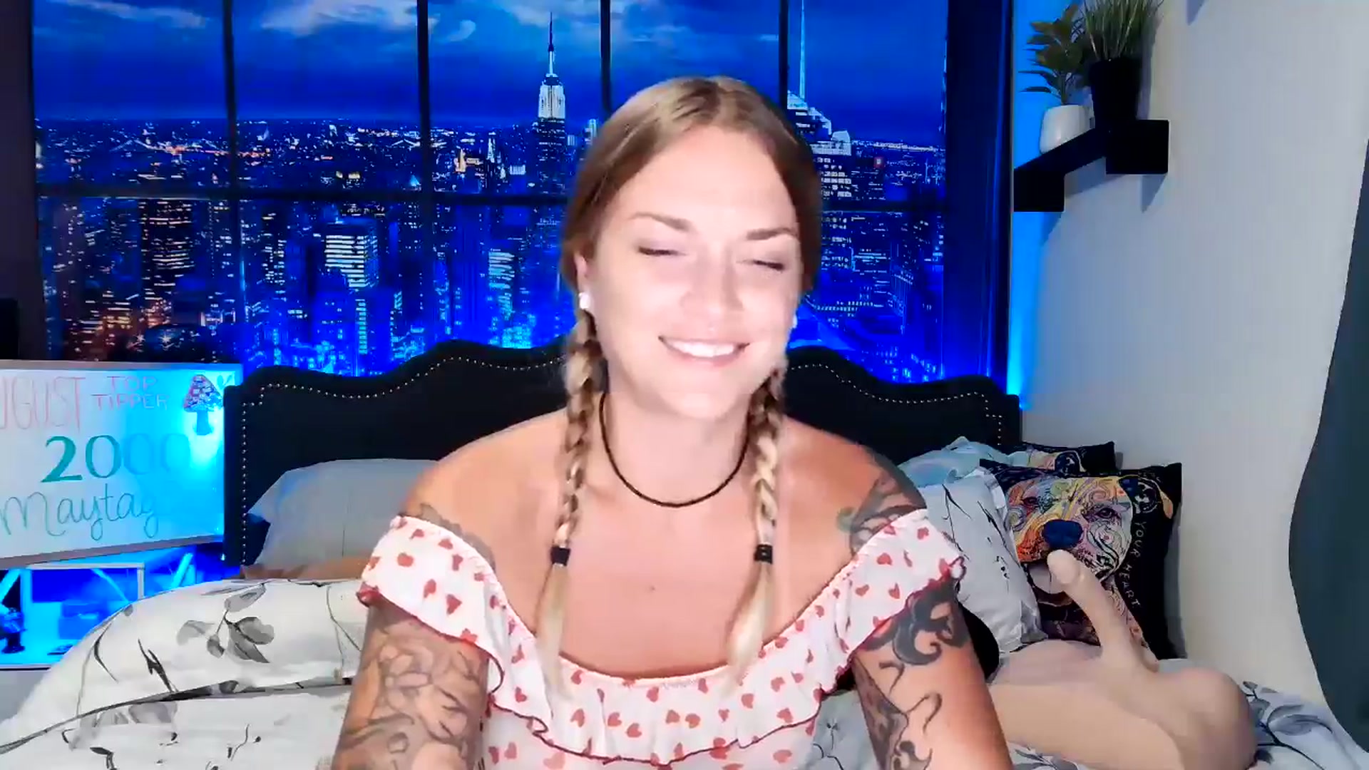 Gallery image thumbnail from Rose_Kitten's myfreecams stream on, 08/28/2024, 01:41 image 7 of 20