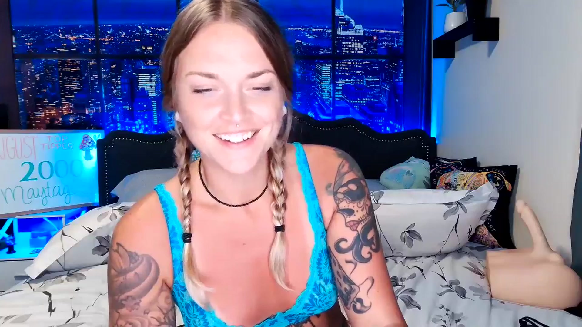 Gallery image thumbnail from Rose_Kitten's myfreecams stream on, 08/29/2024, 01:23 image 10 of 20