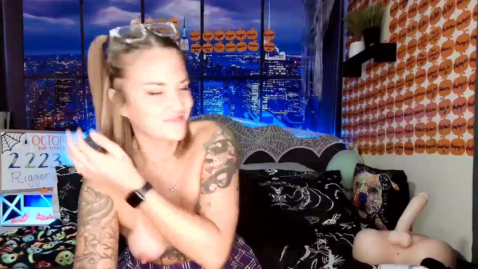 Gallery image thumbnail from Rose_Kitten's myfreecams stream on, 10/26/2024, 03:51 image 15 of 20