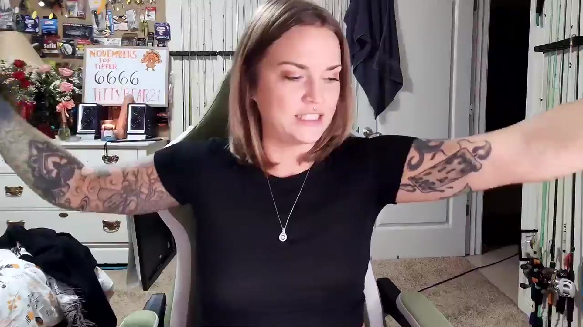 Gallery image thumbnail from Rose_Kitten's myfreecams stream on, 11/14/2024, 03:37 image 16 of 20